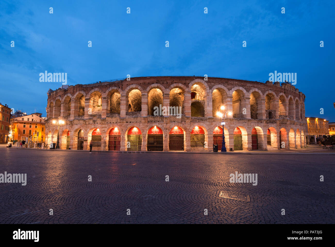 L'Arena di Verona,Piazza Bra in Verona Verona, Veneto, Italia Foto Stock