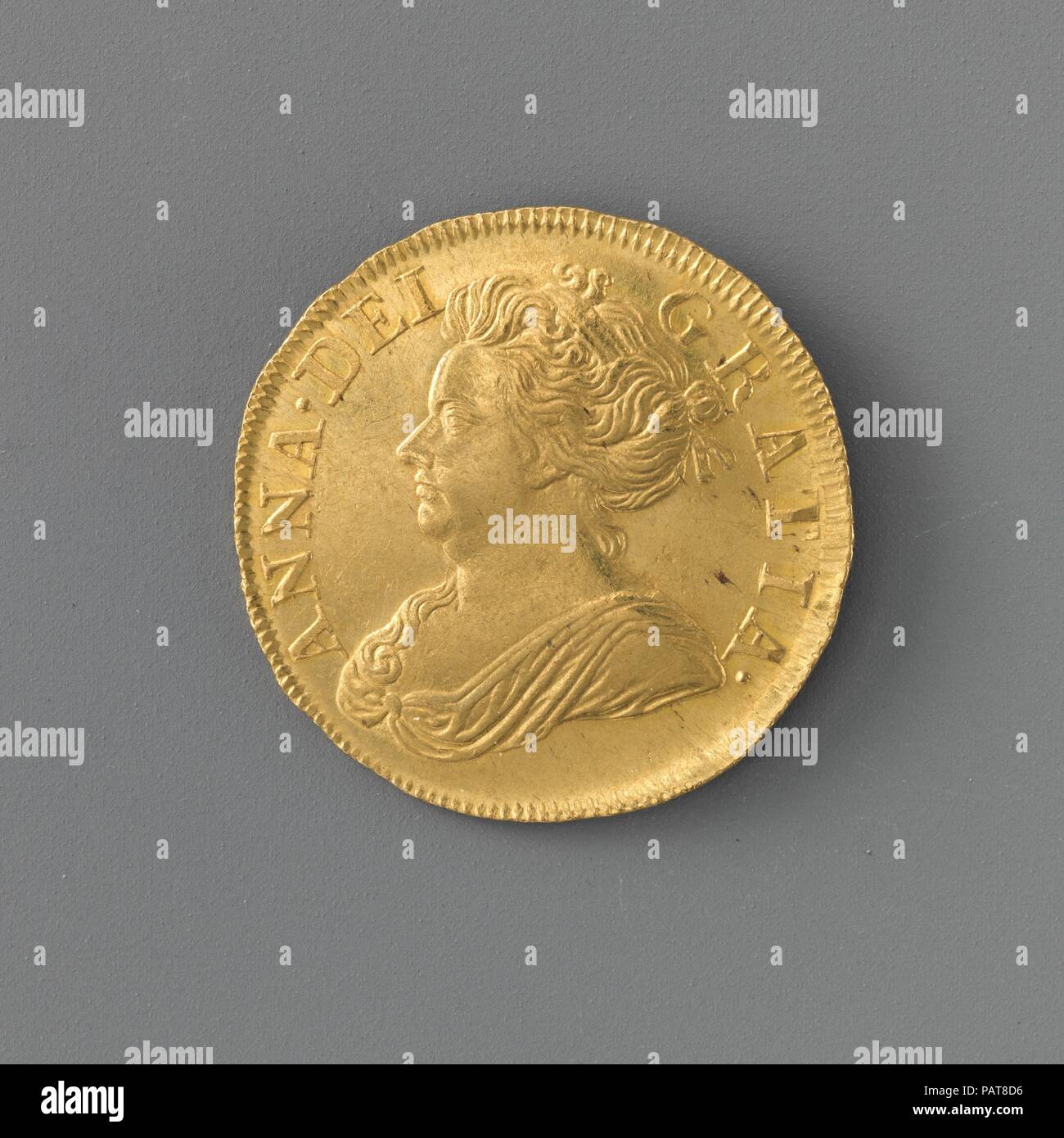 La metà della guinea di Queen Anne. Artista: medaglia: Giovanni Croker (British, 1670-1741). Cultura: British, Londra. Dimensioni: diametro: 20 mm.. Data: 1711. Museo: Metropolitan Museum of Art di New York, Stati Uniti d'America. Foto Stock