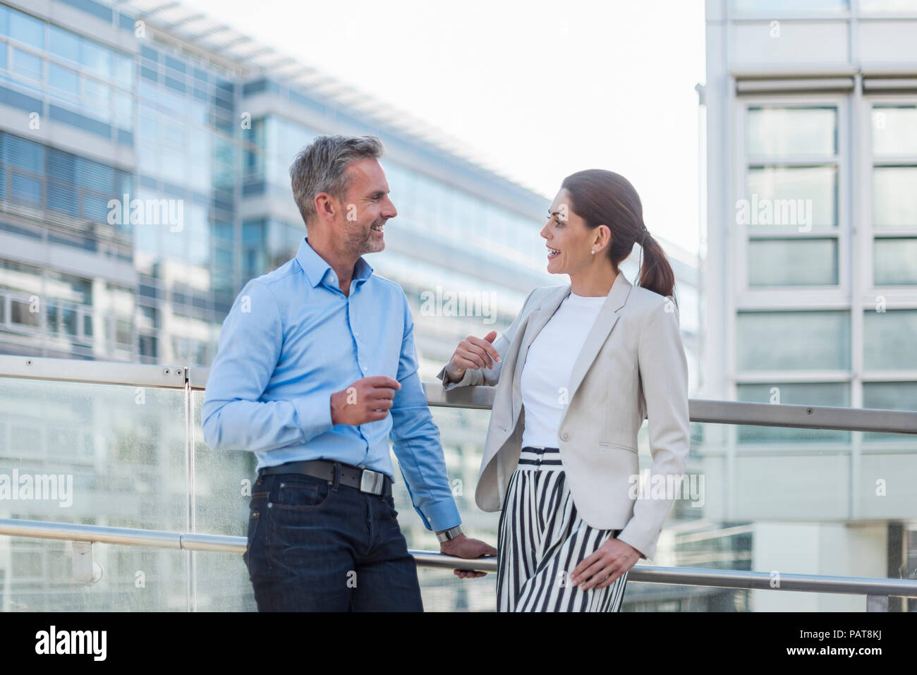 Due comunicano i partner aziendali Foto Stock