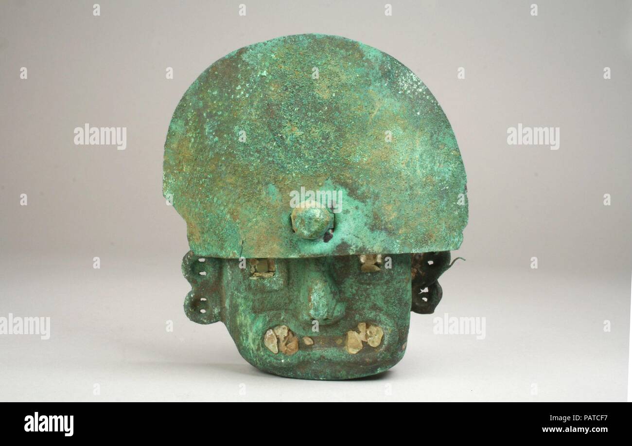 Maschera. Cultura: Moche (Loma Negra). Dimensioni: H. 5 7/8 x W. 5 3/16 x D. 1 3/8 in. (14,9 x 13,2 x 3,5 cm). Data: 390-450. Museo: Metropolitan Museum of Art di New York, Stati Uniti d'America. Foto Stock Maschera. Cultura: Moche (Loma Negra). Dimensioni: H. 5 7/8 x W. 5 3/16 x D. 1 3/8 in. (14,9 x 13,2 x 3,5 cm). Data: 390-450. Museo: Metropolitan Museum of Art di New York, Stati Uniti d'America. Foto Stock