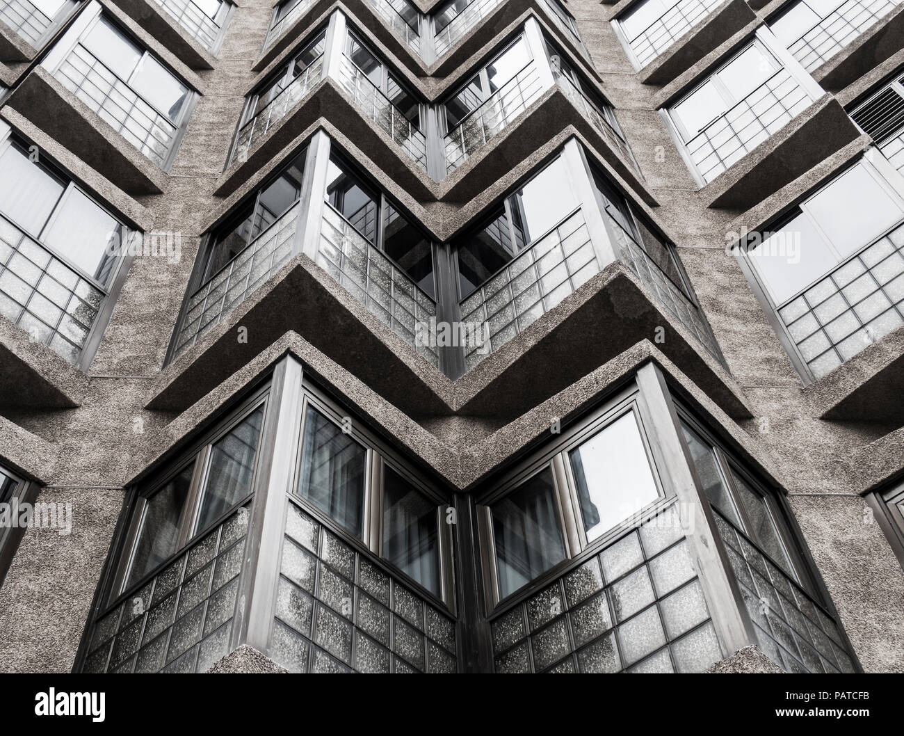 Dettagli architettonici di alto blocco di appartamenti in Spagna Foto Stock