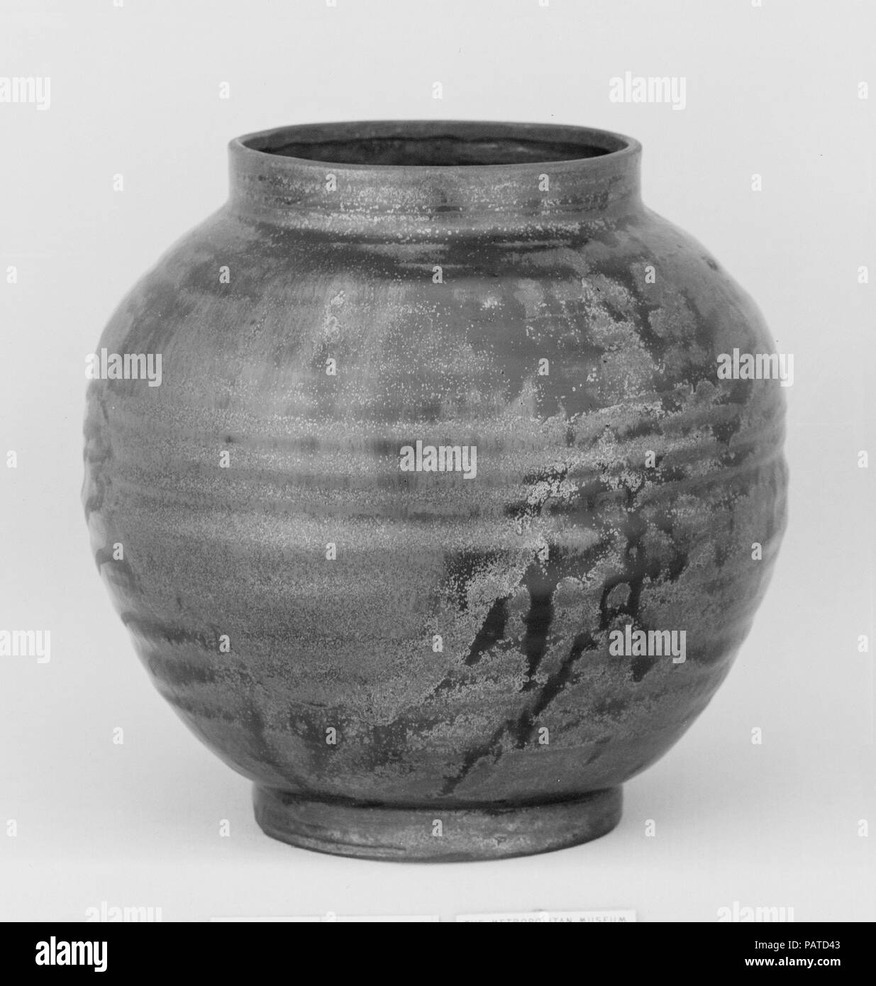 Vaso. Cultura: il Giappone. Dimensioni: H. 6 1/2 in. (16,5 cm). Data: XVIII secolo. Museo: Metropolitan Museum of Art di New York, Stati Uniti d'America. Foto Stock