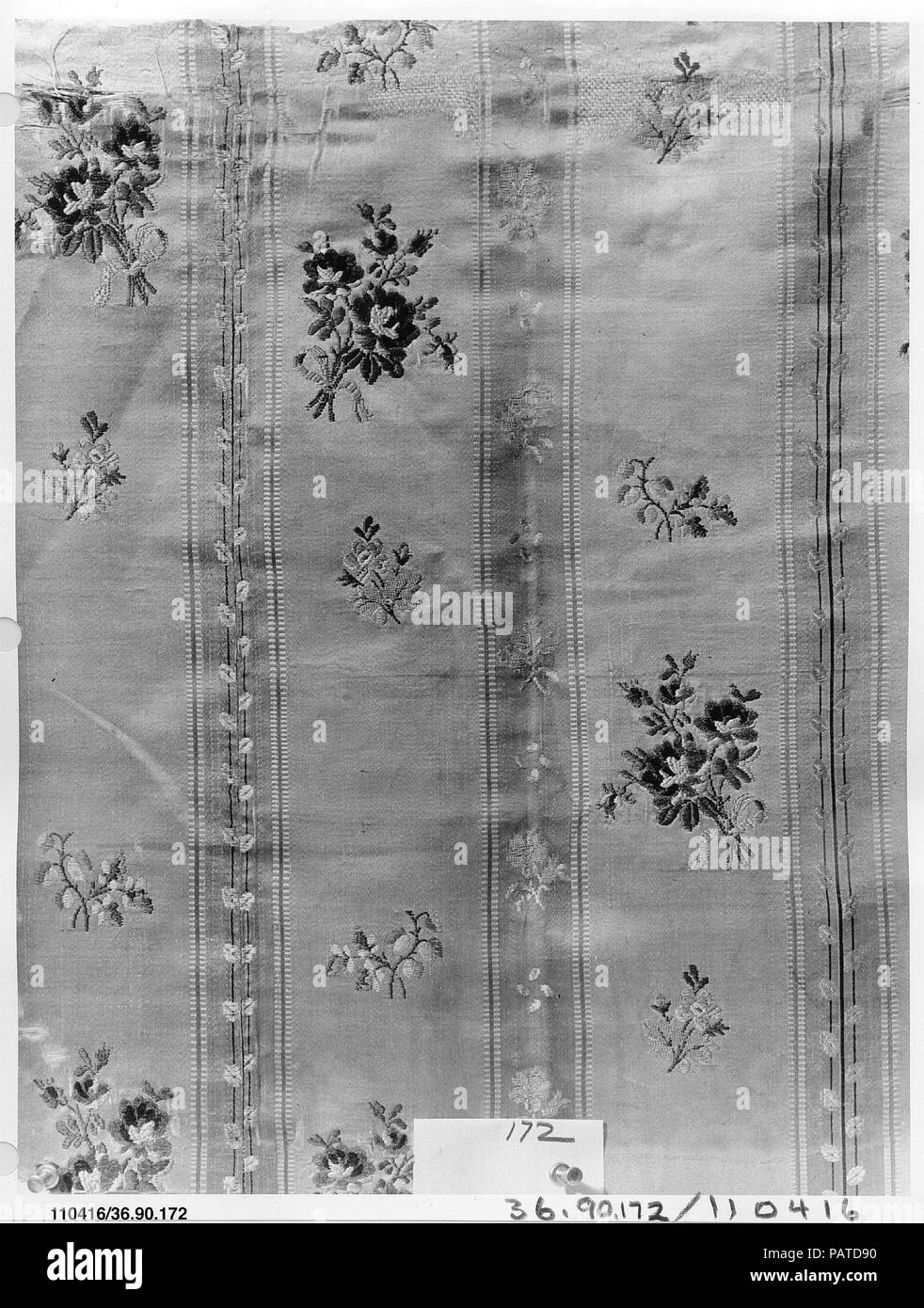 Pezzo. Cultura: francese. Dimensioni: L. 22 x W. 19 1/2 pollici 55,9 x 49,5 cm. Data: XVIII secolo. Museo: Metropolitan Museum of Art di New York, Stati Uniti d'America. Foto Stock