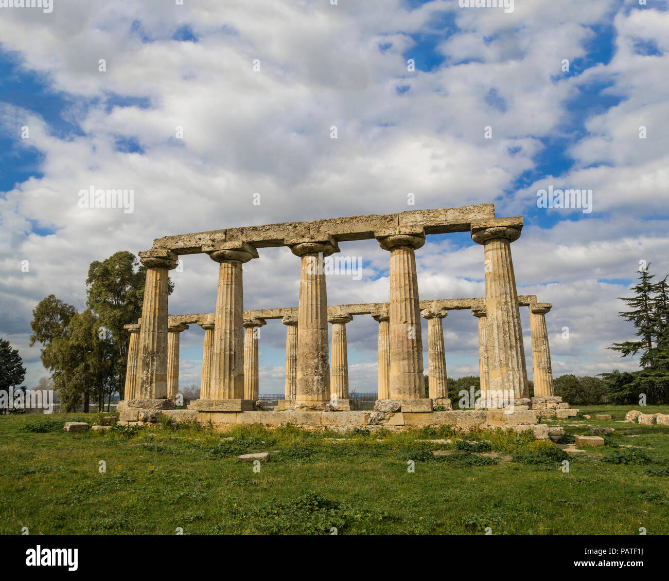 Le rovine romane del tempio greco colonne tavole palatine basilicata matera 2019 capitale europea della cultura 2019 policoro metaponto Foto Stock