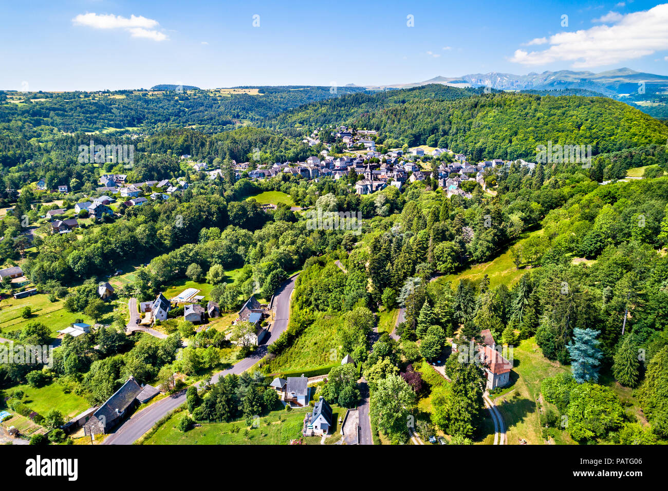Vista di Murol, un villaggio del Puy-de-Dome dipartimento di Francia Foto Stock