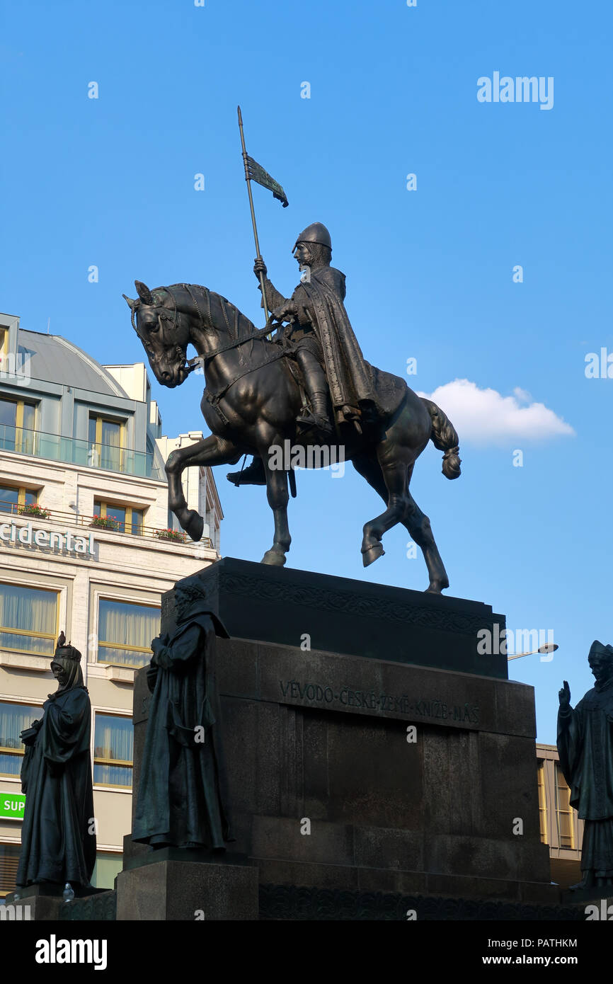 Statua di San Venceslao nella piazza di Praga Foto Stock