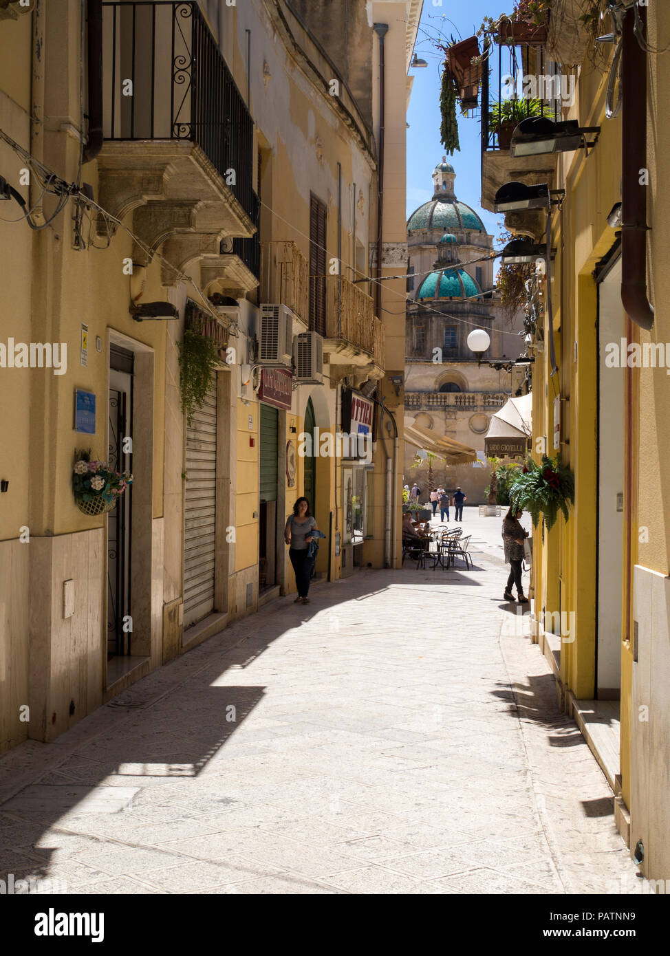 Street nella vecchia kasbah a Mazara del Vallo, a nord africana di influenzato città della Sicilia Occidentale, Italia. Foto Stock