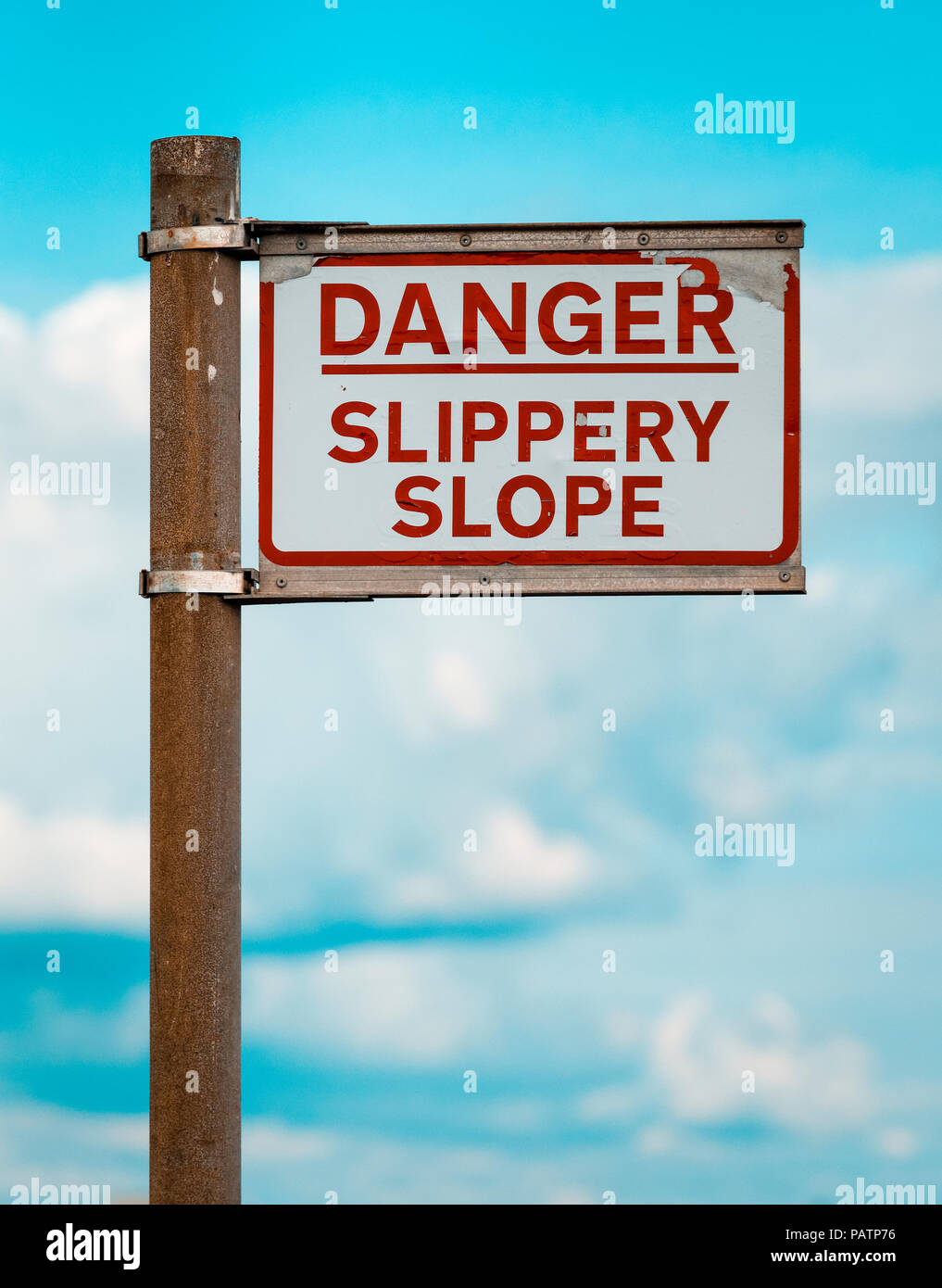 CARTELLO SEGNALETICO TRIANGOLO - Pericolo Superficie Scivolosa - Foto 8