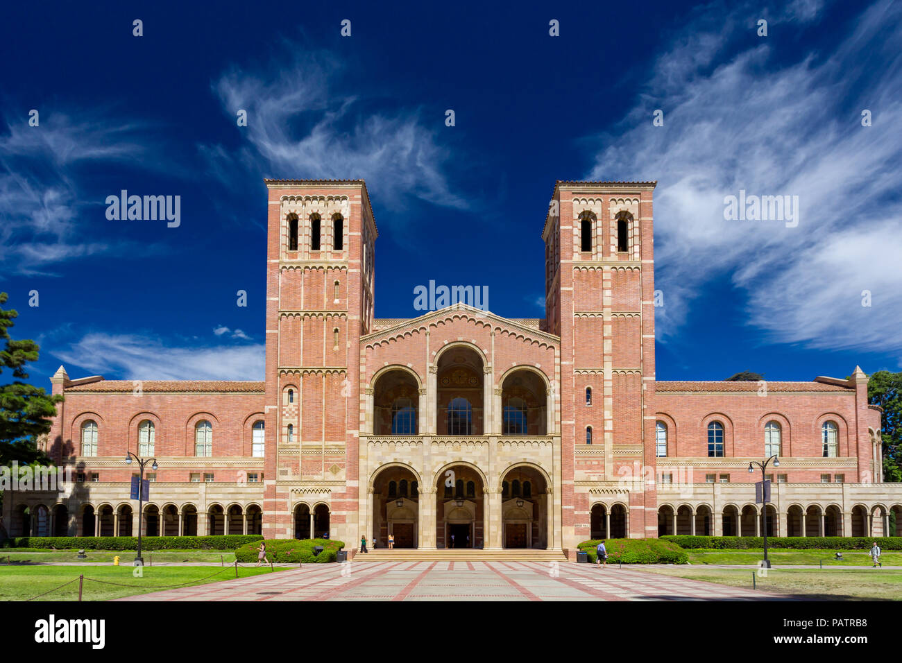 LOS ANGELES, CA/USA - Ottobre 4, 2014: Royce Hall nel campus dell'UCLA. Foto Stock