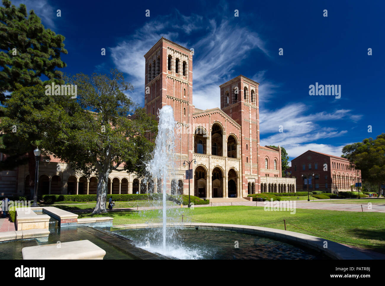 LOS ANGELES, CA/USA - Ottobre 4, 2014: Royce Hall nel campus dell'UCLA. Foto Stock
