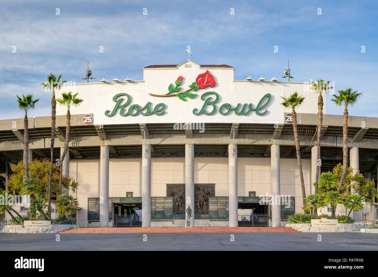 PASADENA, CA/STATI UNITI D'America - 7 gennaio 2018: Rose Bowl Stadium e il logo. Il Rose Bowl è un Stati Uniti outdoor athletic stadium. Foto Stock