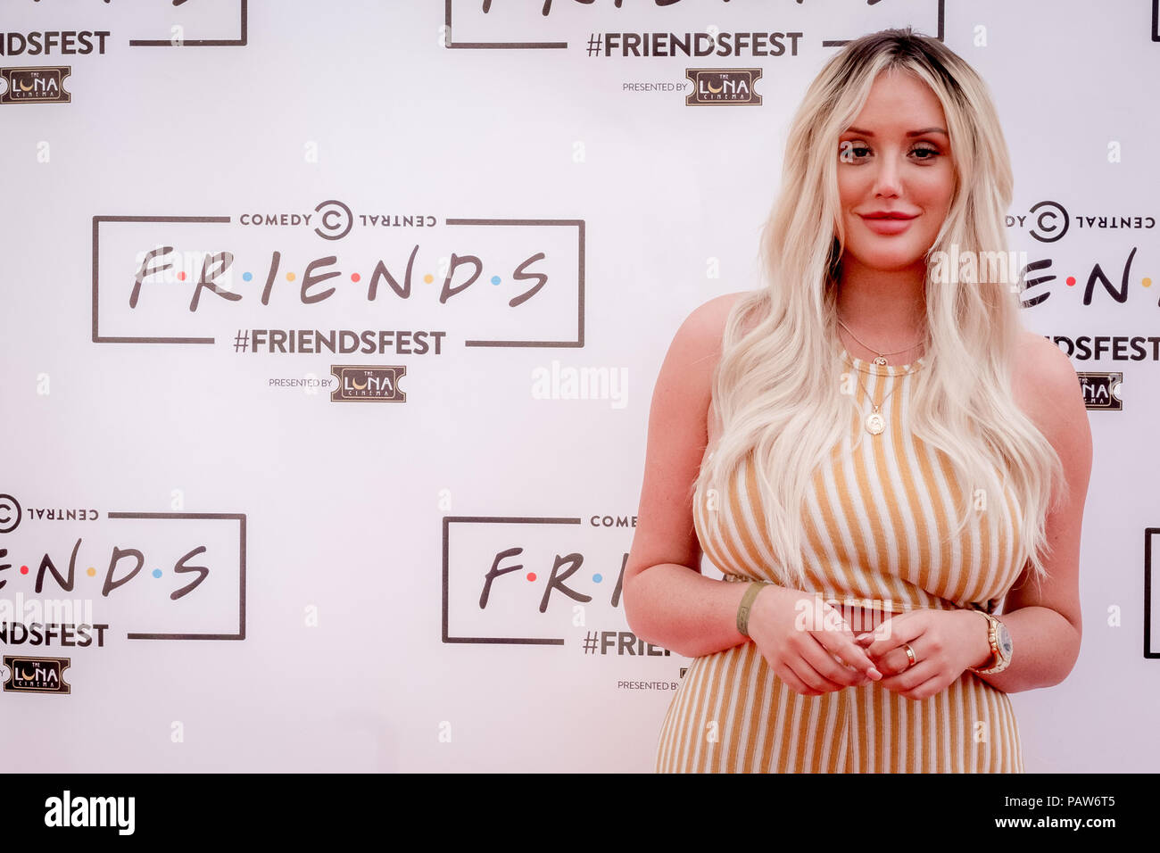 Newcastle, Regno Unito. 24 Luglio 2018: Charlotte Crosby pone sul tappeto rosso al Comedy Central UK FriendsFest. Credito: Thomas Jackson/Alamy Live News Foto Stock