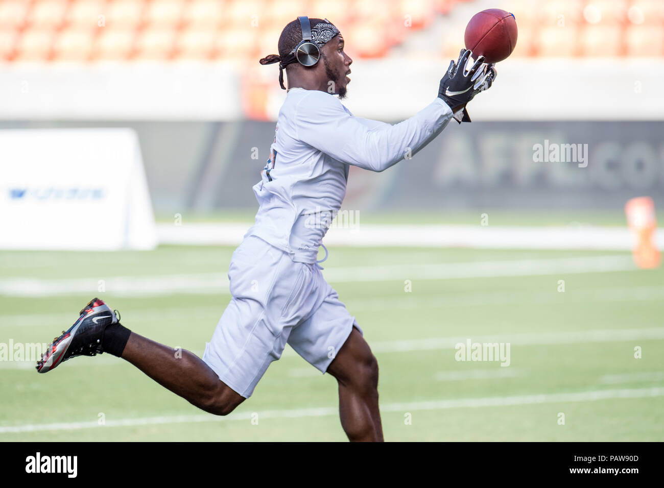 Houston, TX, Stati Uniti d'America. 19 Luglio, 2018. Addio defensive back Charles James (31) si riscalda prima della bandiera americana Football League Ultimate finale tra addio e la lotta contro il cancro di BBVA Compass Stadium di Houston, TX. La lotta contro il cancro ha vinto il gioco 26 a 6.Trask Smith/CSM/Alamy Live News Foto Stock