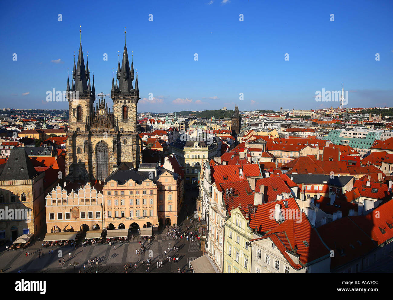 Praga, Repubblica Ceca. 14 Luglio, 2018. Una vista di Praga, Repubblica Ceca dal Municipio della Città Vecchia Torre dell'orologio. Credito: Leigh Taylor/ZUMA filo/Alamy Live News Foto Stock