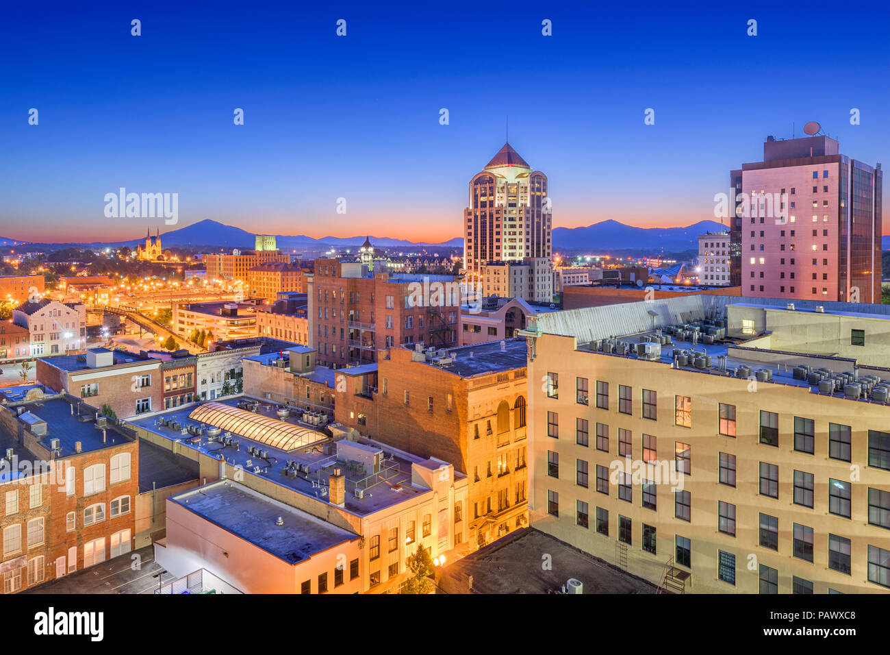 Roanoke, Virginia, Stati Uniti d'America skyline del centro all'alba. Foto Stock
