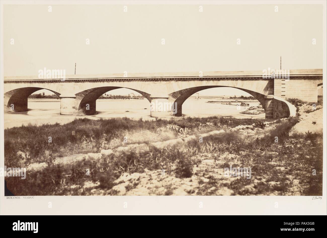 Il Durance, Viaduc. Artista: Édouard Baldus (Francese, nato Prussia, 1813-1889). Dimensioni: Immagine: 31,8 x 53 cm (12 1/2 x 20 7/8 in.). Montaggio: 46 x 60,5 cm (18 1/8 x 23 13/16 in.). Data: prima del 1859. Museo: Metropolitan Museum of Art di New York, Stati Uniti d'America. Foto Stock