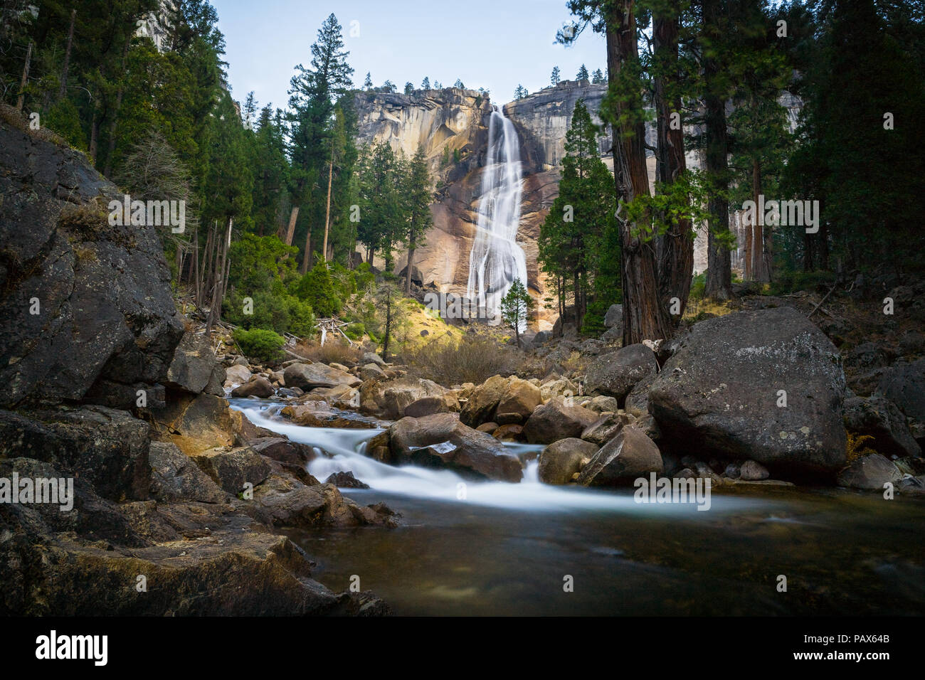 Nevada Falls lunga esposizione paesaggio - il fiume Merced, il Parco nazionale di Yosemite Foto Stock