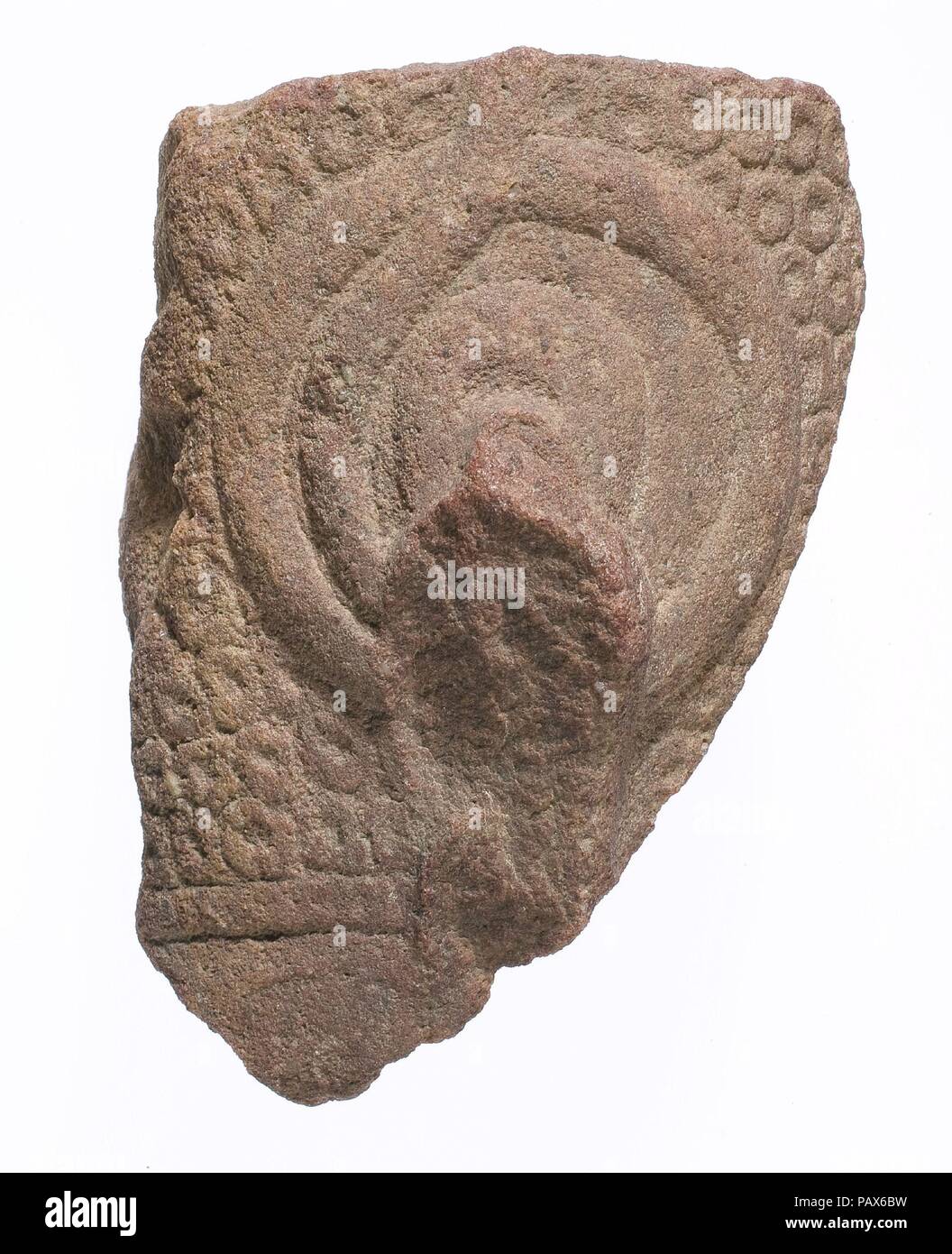 Corona con dischi, uraeus bobine e frontlet. Dimensioni: H. 11,6 × W. 8,8 × D. 6,9 cm (4 9/16 x 3 7/16 × 2 11/16 in.); bobine: W. 1 cm (3/8 in.). Dynasty: Dynasty 18. Regno: regno di Akhenaten. Data: ca. 1353-1336 A.C. Museo: Metropolitan Museum of Art di New York, Stati Uniti d'America. Foto Stock