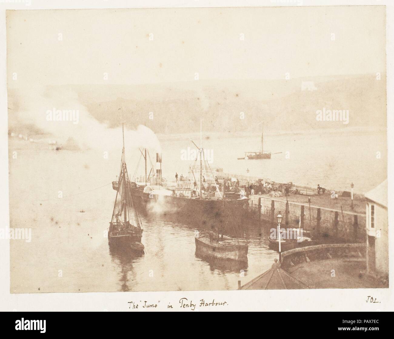 "Juno" in Tenby Porto. Artista: John Dillwyn Llewelyn (British, Swansea, Galles 1810-1882 Swansea, Galles). Dimensioni: Immagine: 15,2 × 20,2 cm (6 in. × 7 15/16 in.). Data: 1853-56. Museo: Metropolitan Museum of Art di New York, Stati Uniti d'America. Foto Stock