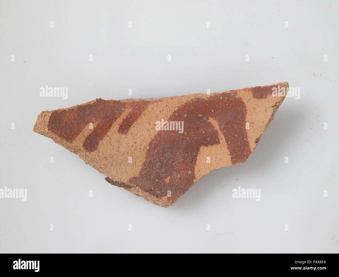 Frammento di ceramica. Cultura: copto. Dimensioni: complessivo: 2 1/16 x 15/16 x 1/4 in. (5,2 x 2,4 x 0,6 cm). Data: 4-VII secolo. Museo: Metropolitan Museum of Art di New York, Stati Uniti d'America. Foto Stock