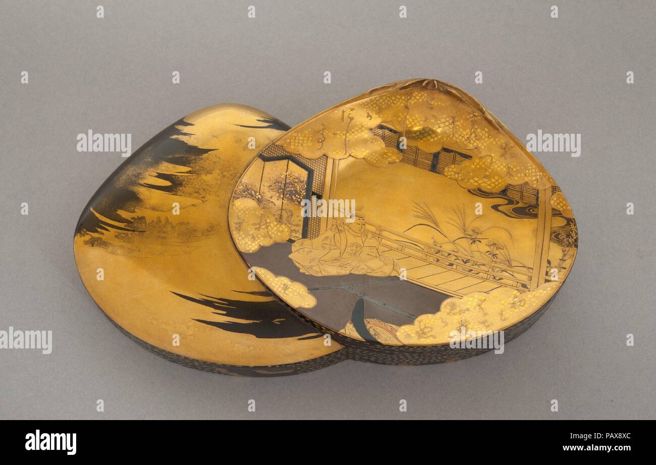 Casella di incenso (Kobako) con scena da "Sua Maestà Profumata' (Niou nessun miya), capitolo 42 del racconto di Genji. Cultura: il Giappone. Dimensioni: H. 2. (5,1 cm); W. 2 7/8 in. (7.3 cm); L. 5 1/8 in. (13 cm). Data: del XIX secolo. Il coperchio di questa scatola è stata realizzata per due conchiglie di incastro che illustra un capitolo della storia di Genji. Pubblicamente riconosciuto come Genji del figlio Kaoru ha dei dubbi circa le circostanze della sua nascita. Un poema espresse dall'uomo inquieto e scritta sopra di lui all'interno di nuvole stilizzata, legge: Tara Obotsukana ni towamashi Ikanishite hajimemo hatemo shiranu wagami zo (chi potrebbe Foto Stock Casella di incenso (Kobako) con scena da "Sua Maestà Profumata' (Niou nessun miya), capitolo 42 del racconto di Genji. Cultura: il Giappone. Dimensioni: H. 2. (5,1 cm); W. 2 7/8 in. (7.3 cm); L. 5 1/8 in. (13 cm). Data: del XIX secolo. Il coperchio di questa scatola è stata realizzata per due conchiglie di incastro che illustra un capitolo della storia di Genji. Pubblicamente riconosciuto come Genji del figlio Kaoru ha dei dubbi circa le circostanze della sua nascita. Un poema espresse dall'uomo inquieto e scritta sopra di lui all'interno di nuvole stilizzata, legge: Tara Obotsukana ni towamashi Ikanishite hajimemo hatemo shiranu wagami zo (chi potrebbe Foto Stock