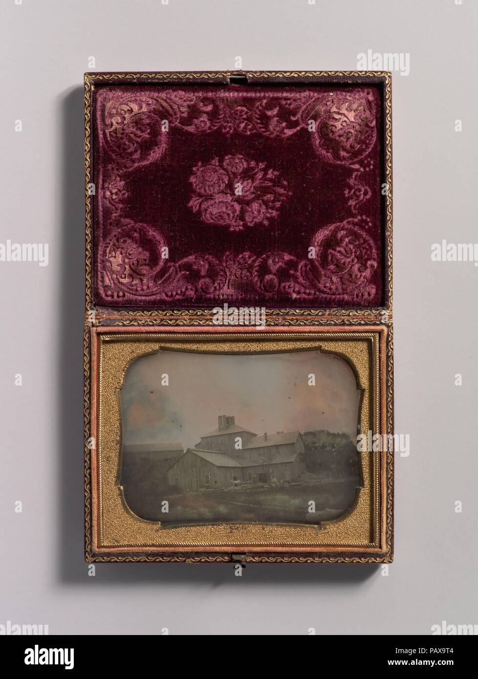 [Mulino o magazzino verticale con clapboard schierata]. Artista: Sconosciuto (americano). Dimensioni: Immagine: 6,5 x 9 cm (2 9/16 x 3 9/16 in.), Piastra: 8,3 x 10,8 cm (3 1/4 x 4 1/4 in.): 1,6 x 9,4 x 11,7 cm (5/8 x 3 11/16 x 4 5/8 in.). Data: 1850s. Museo: Metropolitan Museum of Art di New York, Stati Uniti d'America. Foto Stock