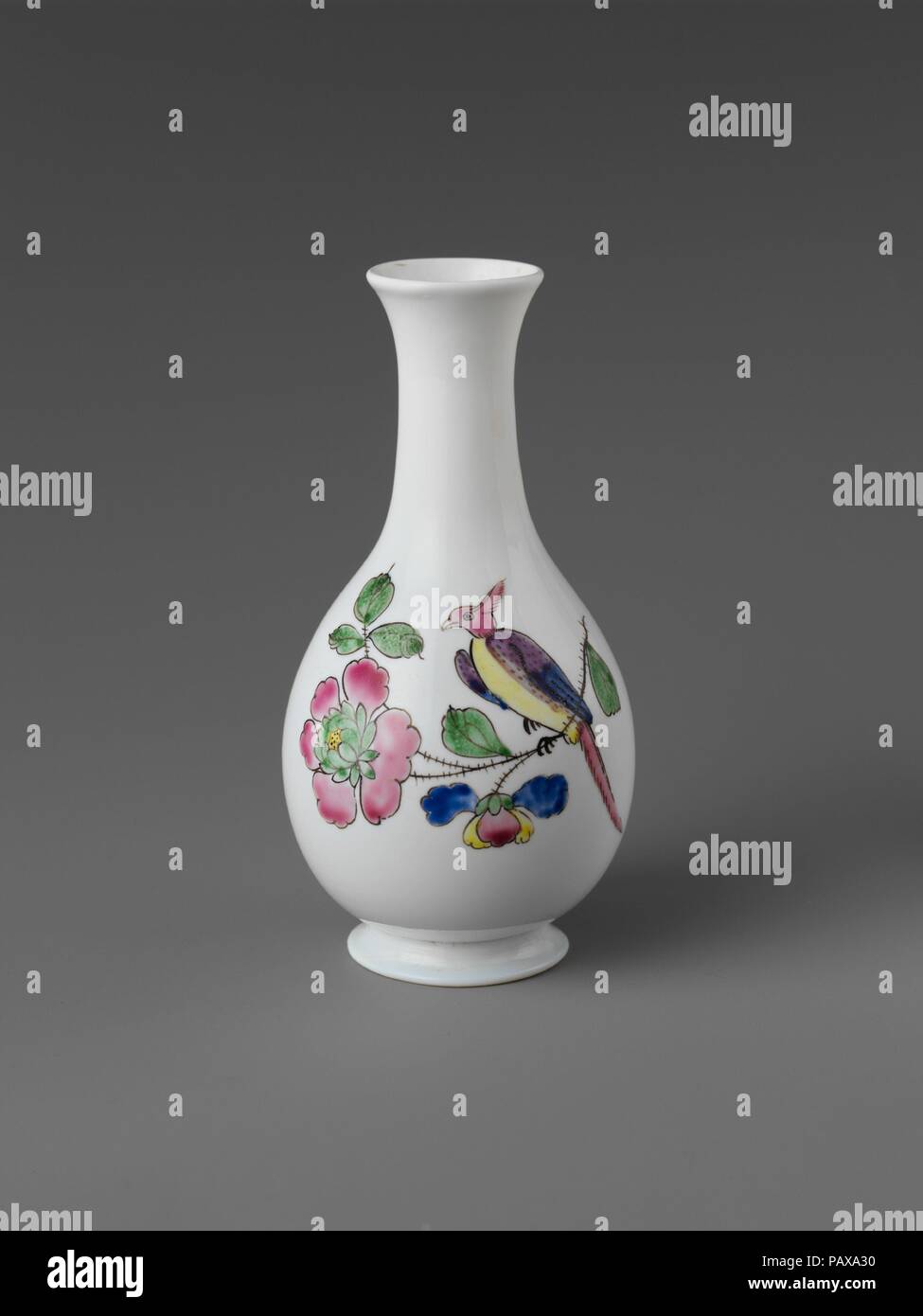 Bottiglia. Cultura: British. Dimensioni: H. 4 3/4 in. (12,1 cm). Data: ca. 1760. Museo: Metropolitan Museum of Art di New York, Stati Uniti d'America. Foto Stock