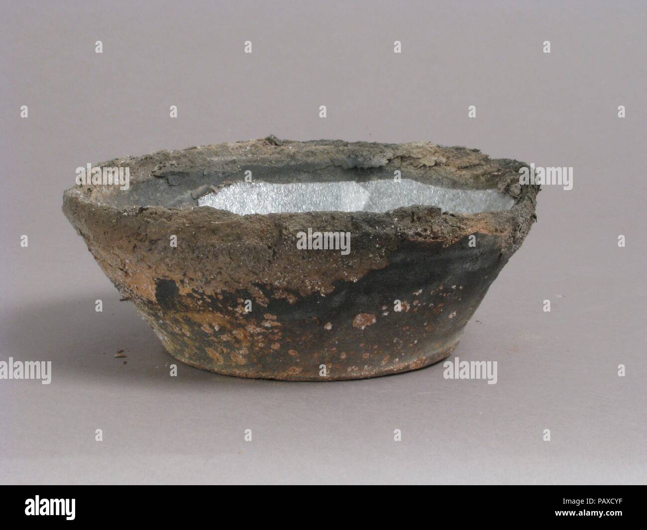 Ciotola. Cultura: copto. Dimensioni: complessivo: 2 7/16 x 6 1/4 in. (6,2 x 15,9 cm). Data: 4-VII secolo. Museo: Metropolitan Museum of Art di New York, Stati Uniti d'America. Foto Stock