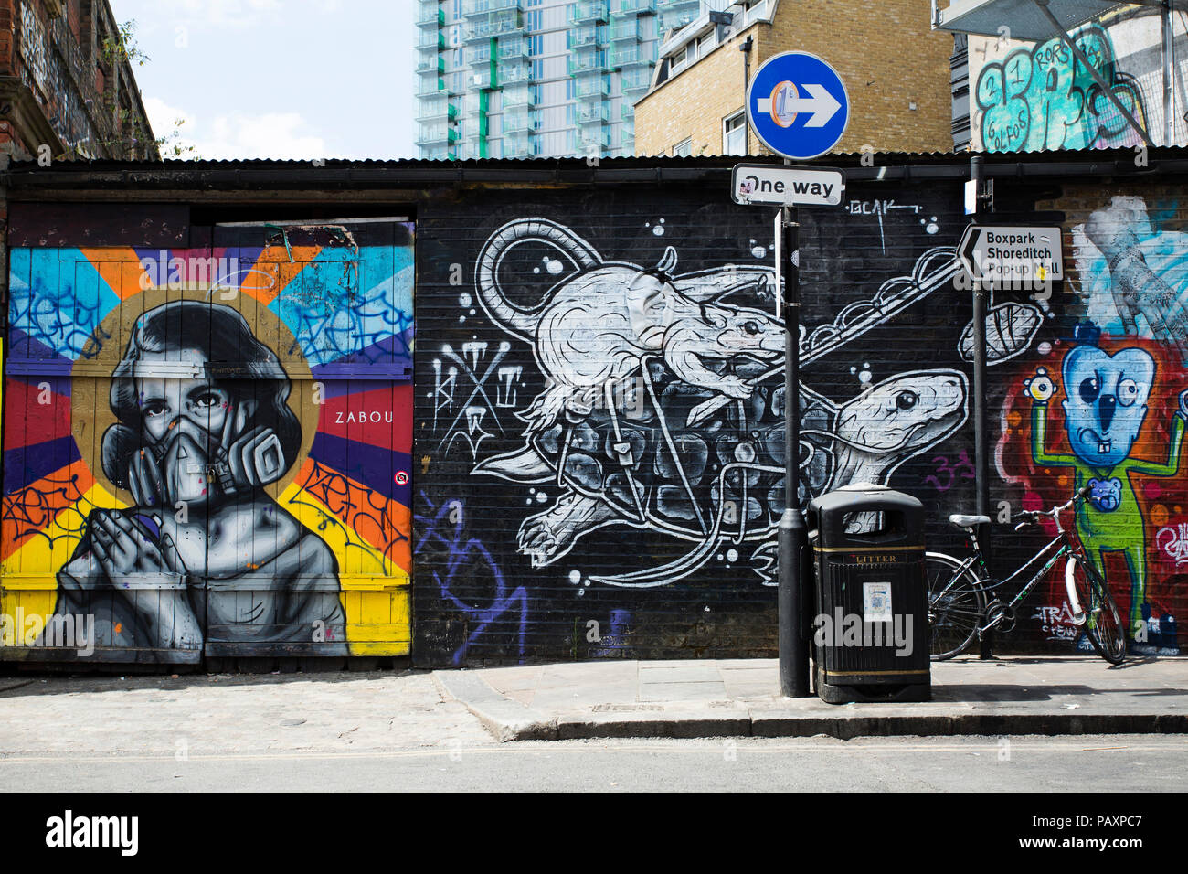 Wall Street nella zona est di Londra sulla coperta di graffiti. Shoreditch. 2018 Foto Stock