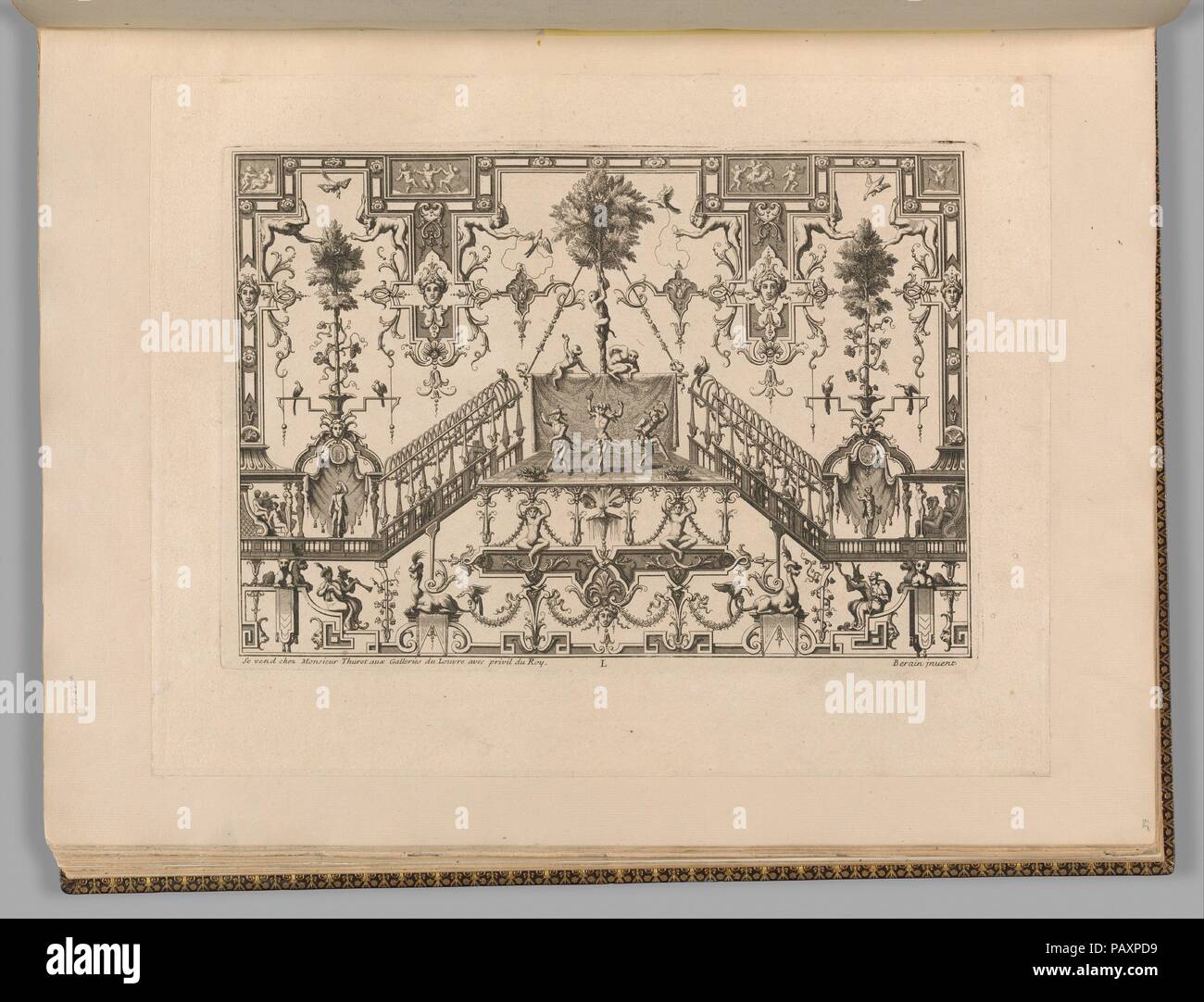 Ornamento disegni inventati da J. Berain. Artista: Ritratto di J. Berain progettato da Giuseppe Vivien (francese di Lione 1657-1734 prima di Bonn). Artista e editore: Jean Berain (Francese, 1640-1711 Saint-Mihiel Parigi). Il dedicatario: Jules Hardouin Mansart (francese, Parigi 1646-1708 Marly). Dimensioni: complessivo: 20 5/16 x 16 x 1 3/4 in. (51,6 x 40,6 x 4,5 cm). Incisore: M. Daigremont (francese, active ca.1670-1700); Gérard Jean-Baptiste Scotin (francese, Parigi 1698-dopo il 1755); Pierre Giffart (francese, circa 1637-1723); Juan Dolivar (spagnolo, Zaragoza 1641-1692 Parigi); Jean Le Pautre (francese, Parigi Parigi 1618-1682); Foto Stock