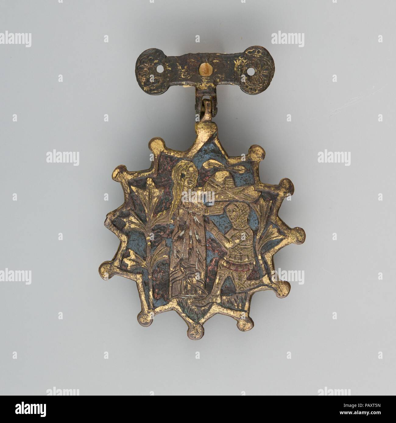 Badge. Cultura: Spagnolo. Dimensioni: H. 4. (10,2 cm); W. 2 3/4 in. (7 cm); Wt. 1.5 oz. (42,5 g). Data: XIV secolo. Museo: Metropolitan Museum of Art di New York, Stati Uniti d'America. Foto Stock