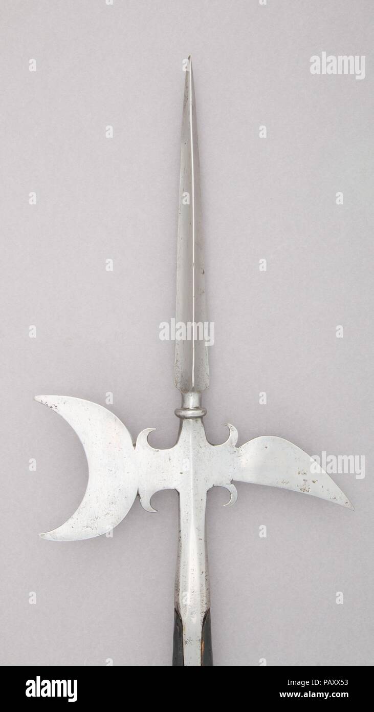Alabarda. Cultura: tedesco. Dimensioni: L. 75 3/8 in. (191.5 cm); L. di testa 15 3/8 in. (39,1 cm); W. 9. (22,8 cm); Wt. 2 lbs. 14 oz. 1304.1 (g). Data: XVIII secolo. Museo: Metropolitan Museum of Art di New York, Stati Uniti d'America. Foto Stock
