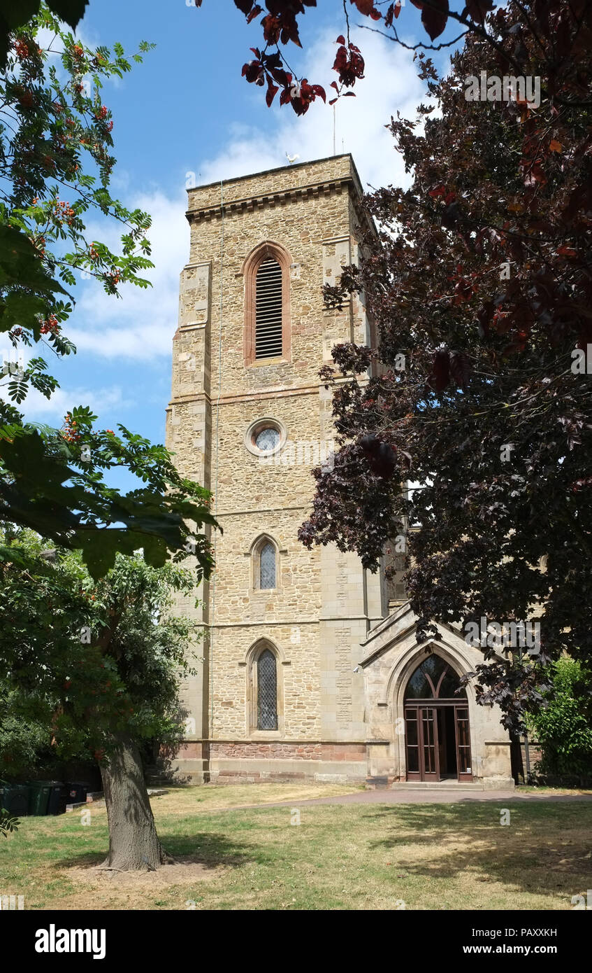 Esterno del lato sud della chiesa di San Giorgio, Pontesbury, Shropshire. La Chiesa è nella diocesi di Hereford Foto Stock