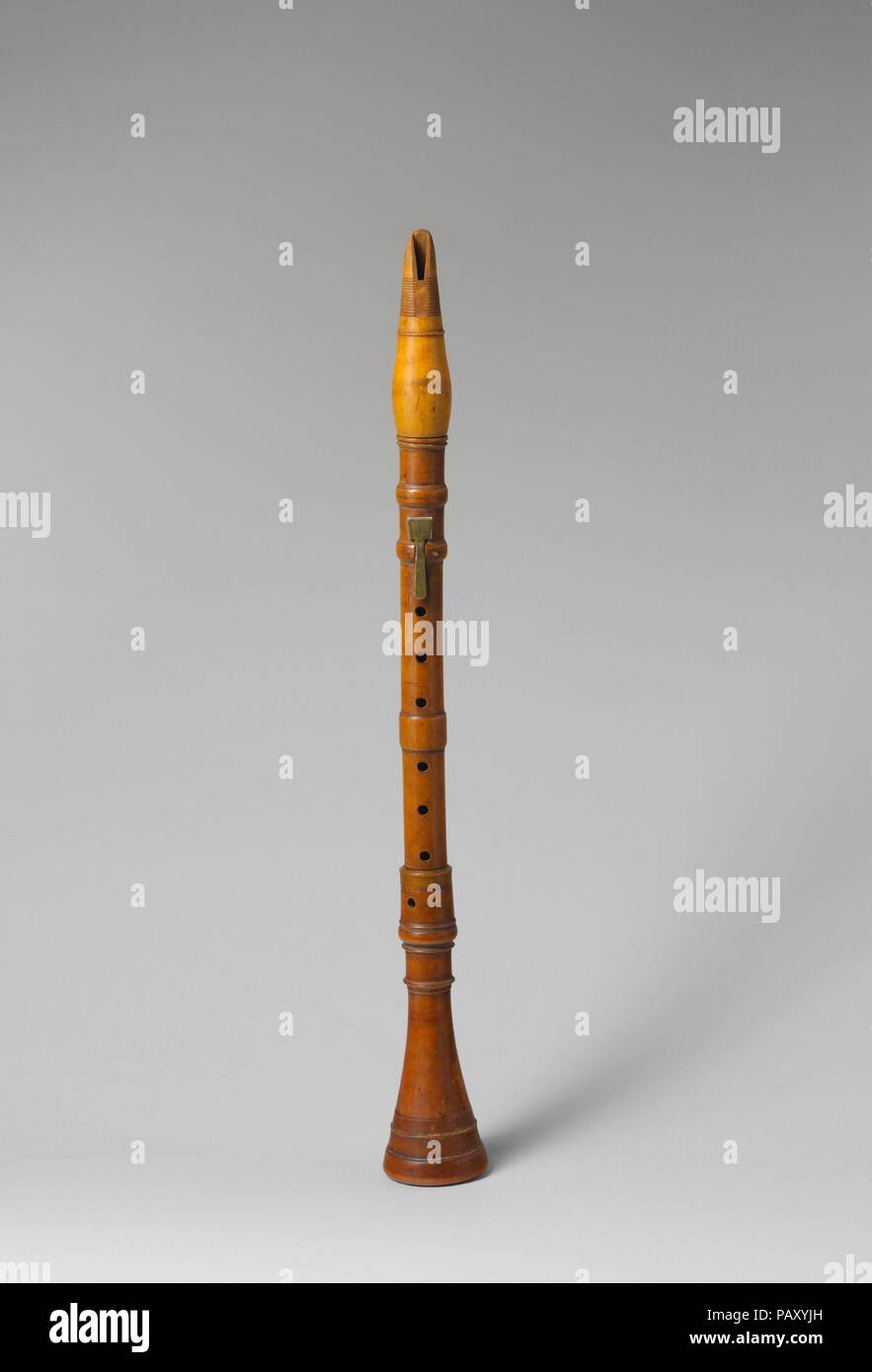 Clarinetto in D. Cultura: tedesco. Dimensioni: L. 53,3 x diam. 3 cm (21 x 1  3/16 in.) Sezione L. 112 mm (canna/ boccaglio); 242 mm (sezione centrale);  179 mm (stock/ campana). Data: