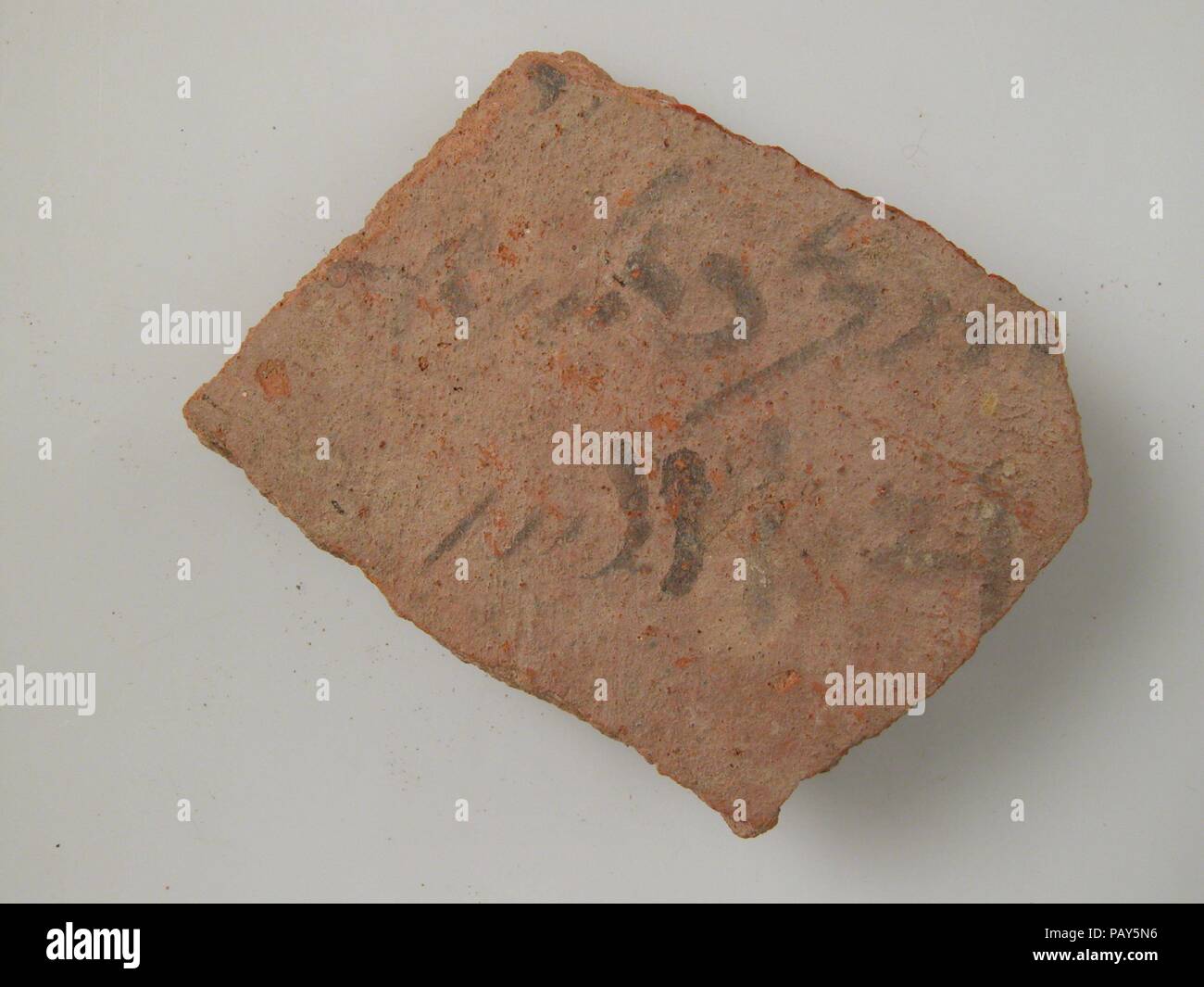 Ostracon. Dimensioni: 4,5 x 5,5 x 1,2 cm (1 3/4 x 2 3/16 x 1/2 in.). Data: 400-30 A.C.. Museo: Metropolitan Museum of Art di New York, Stati Uniti d'America. Foto Stock