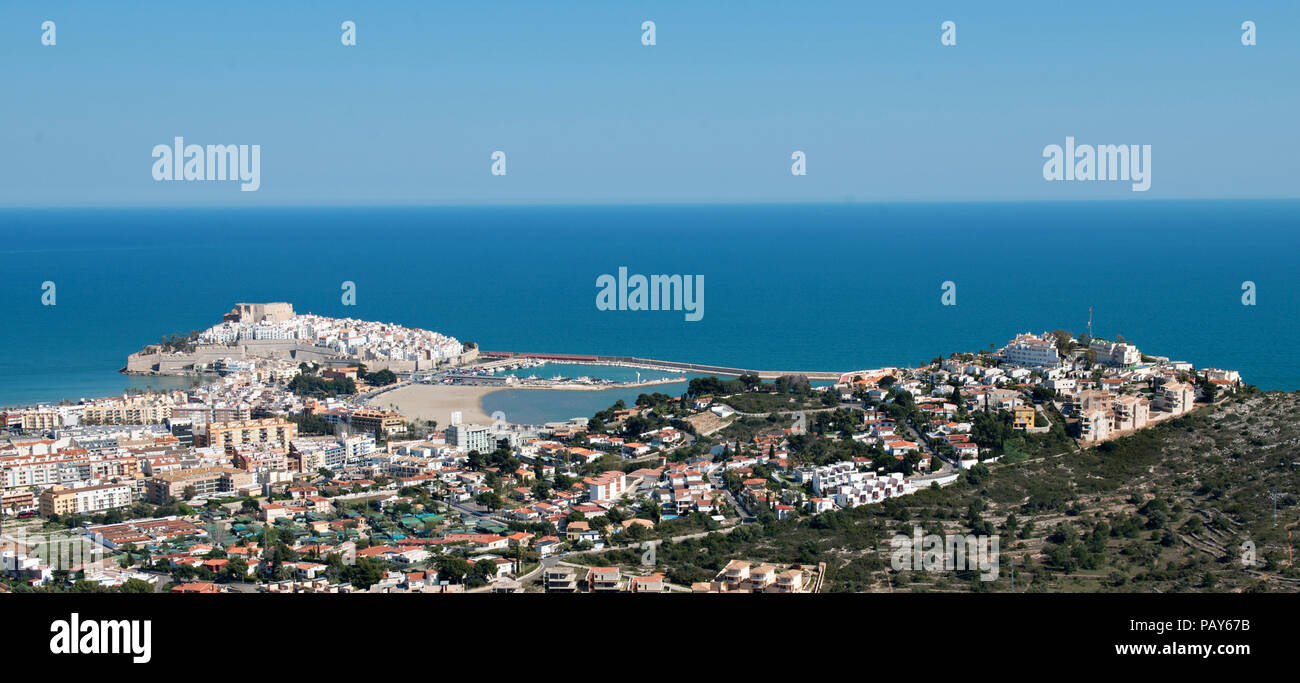 Vista del castello di Peniscola Sebastians dal ristorante alla Perla Blanca a Peniscola Spagna settentrionale Foto Stock