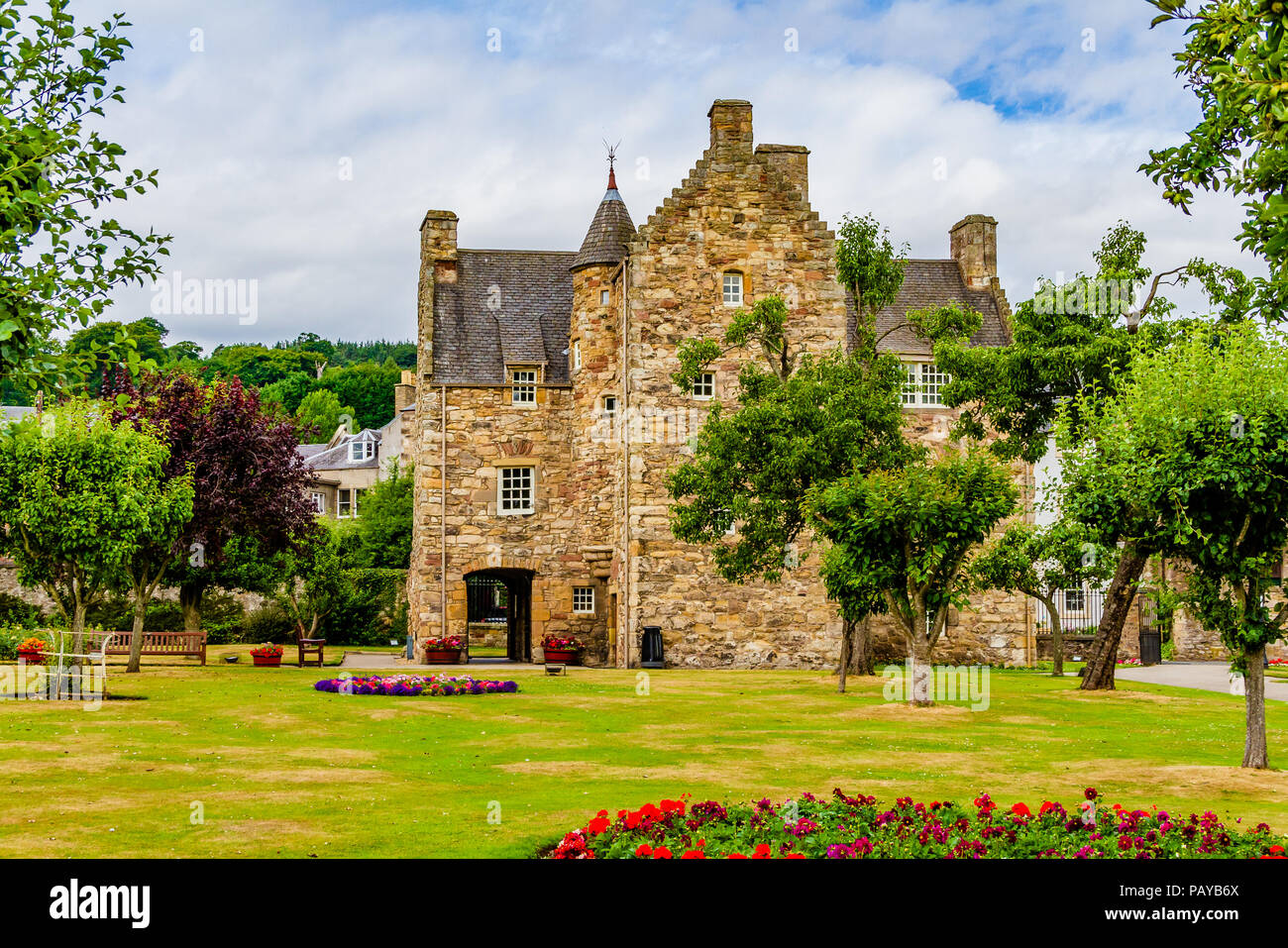 La casa fortificata a Jedburgh dove la Regina Maria di Scozia una volta alloggiato, ora la Regina Maria di Scozia centro visitatori. Jedburgh, Scozia Foto Stock