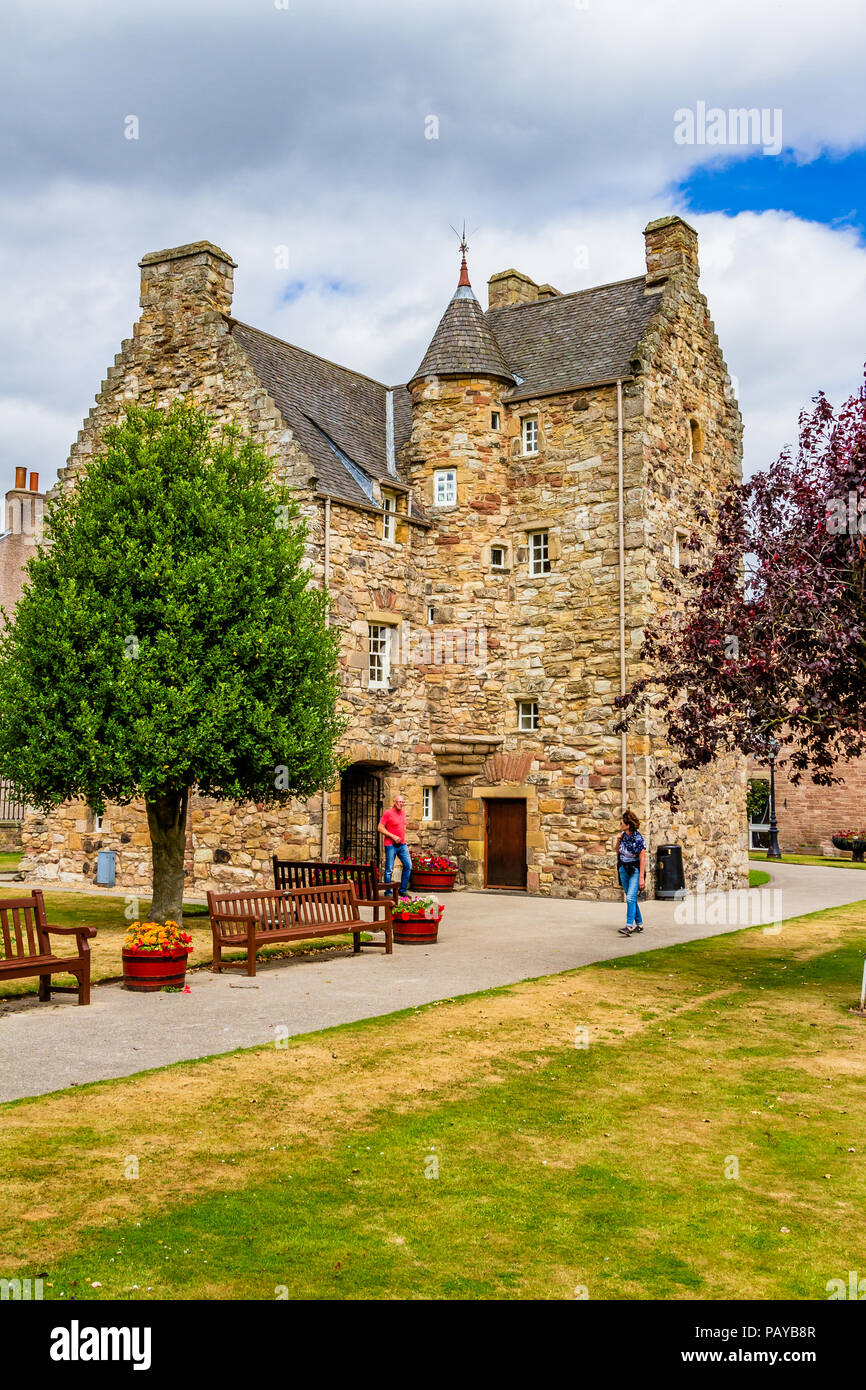 La casa fortificata a Jedburgh dove la Regina Maria di Scozia una volta alloggiato, ora la Regina Maria di Scozia centro visitatori. Jedburgh, Scozia Foto Stock