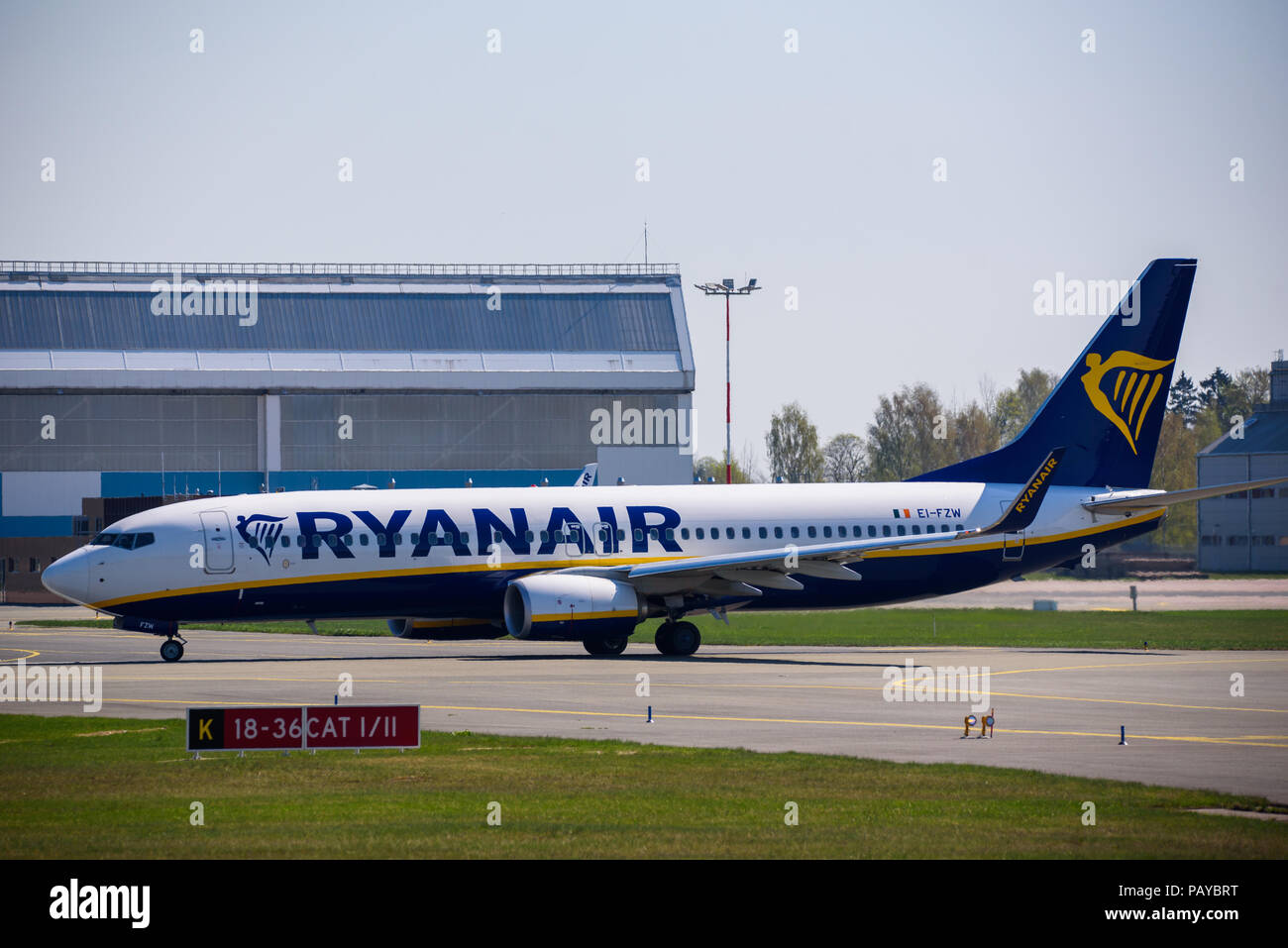30.04.2018. RIGA, Lettonia. Ryanair Boeing 737-8come aereo Aeroporto internazionale di Riga (RIX). Foto Stock
