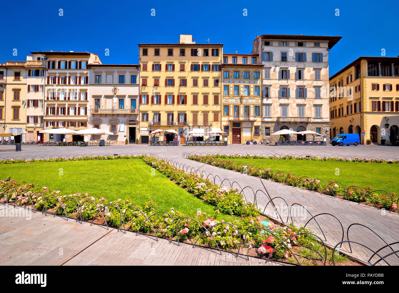 Coloratissima Piazza Piazza Santa Maria Novella a Firenze vista di architettura, Regione Toscana Italia Foto Stock