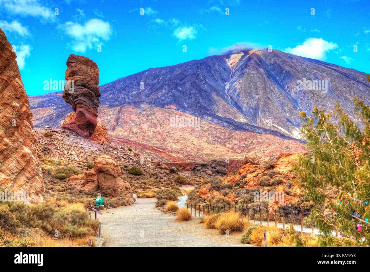 Il Teide montagna vulcanica e Cinchado Roques de Garcia nel Parco Nazionale di Tenerife, Isole canarie, Spagna Foto Stock