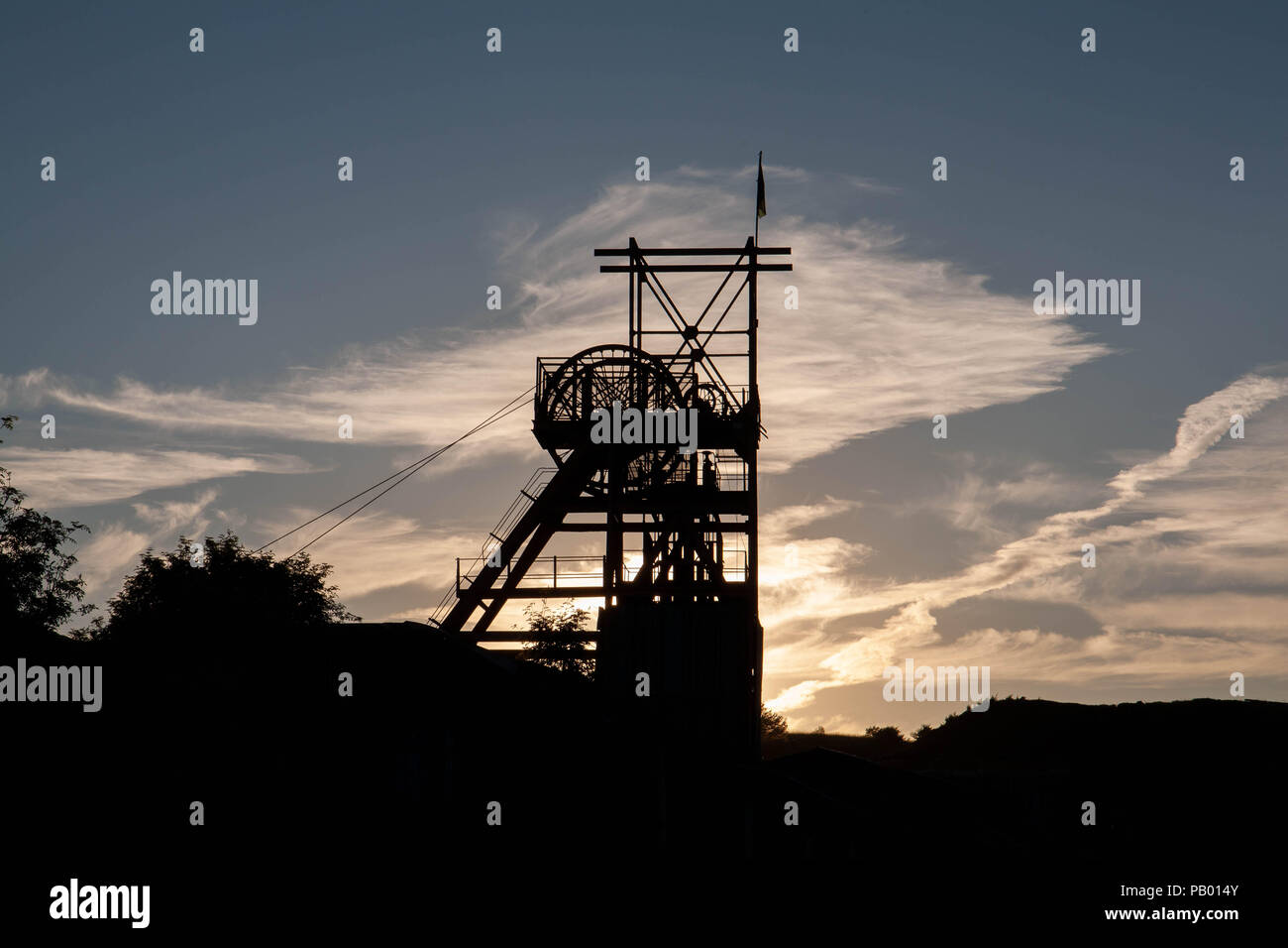 Il copricapo alla Big Pit National Coal Museum Blaenavon al crepuscolo. Foto Stock