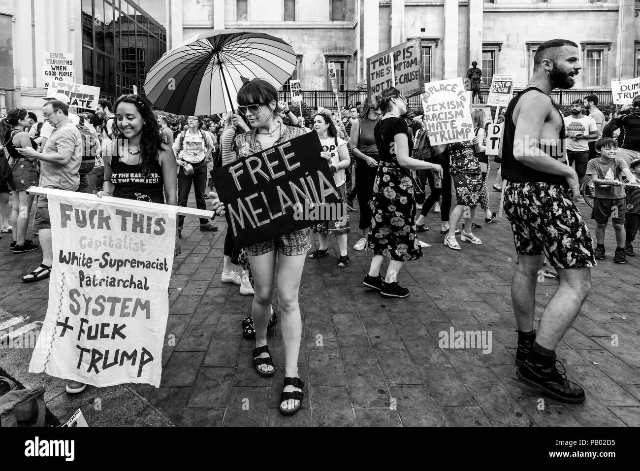 Anti Trump i manifestanti, Trafalgar Square, Londra, Inghilterra Foto Stock