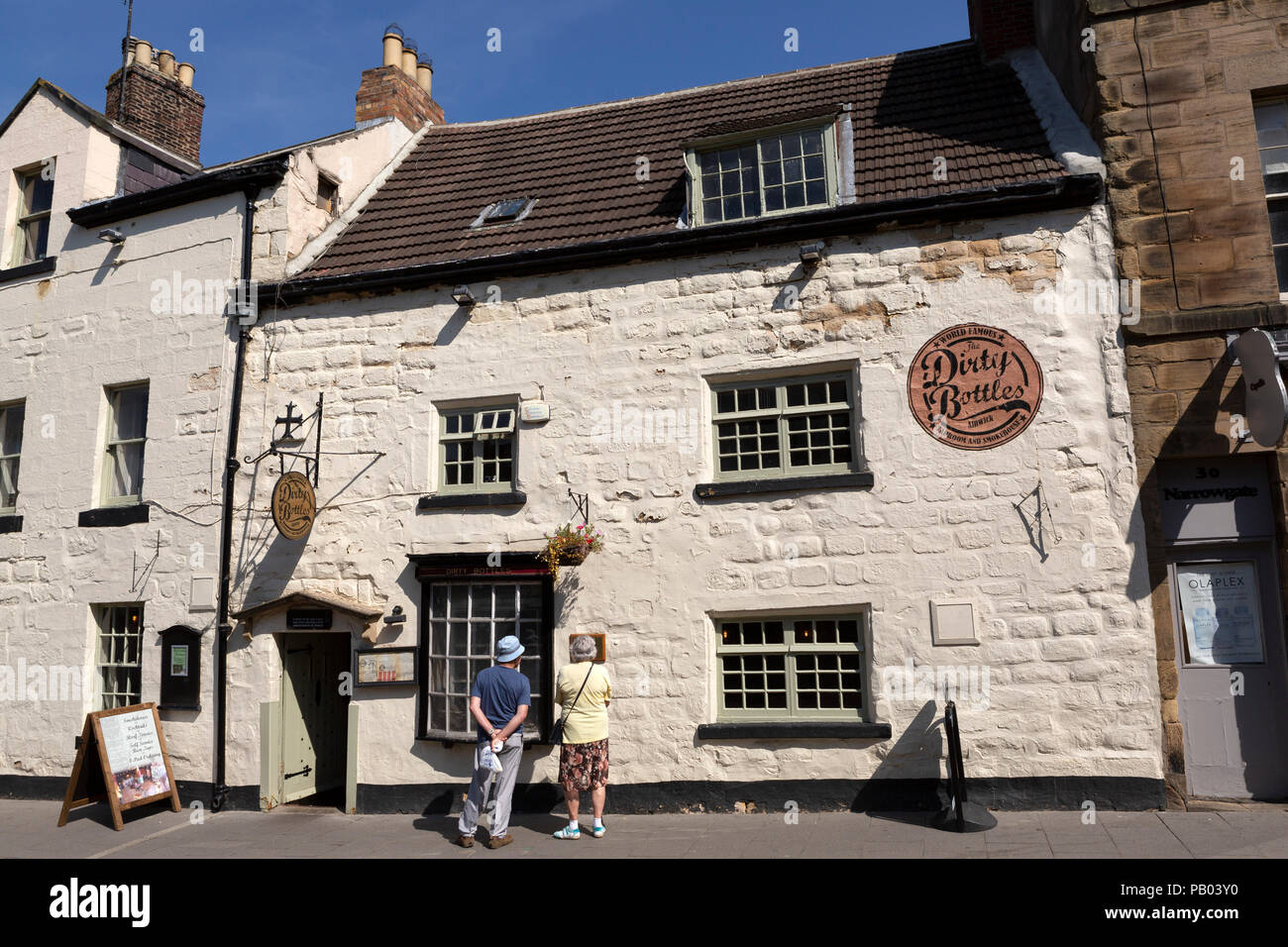 La sporca di bottiglie in Northumberland, Inghilterra è un tradizionale pub inglese. Foto Stock