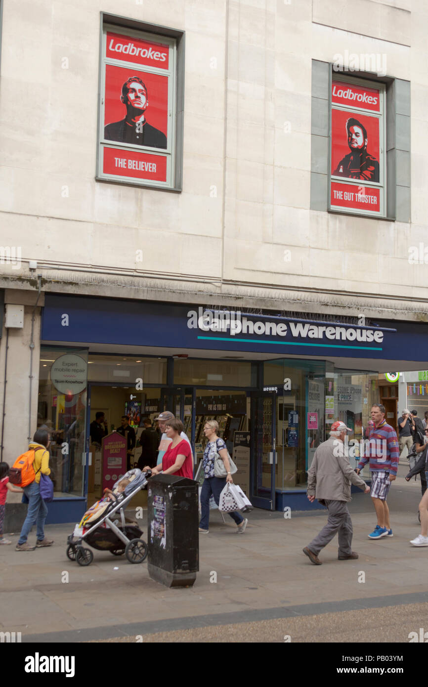 Oxford, Oxfordshire, Regno Unito. Il 23 giugno 2018. Regno Unito Meteo. Carphone Warehouse in pittoreschi Oxford. Foto Stock