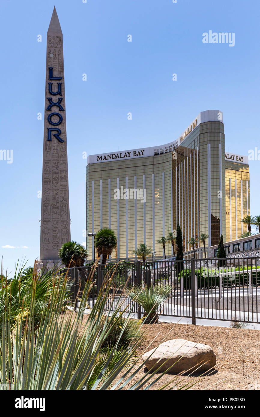Luxor e Mandalay Bay Hotel di Las Vegas, Nevada, Stati Uniti d'America,Martedì, 29 maggio 2018. Foto Stock