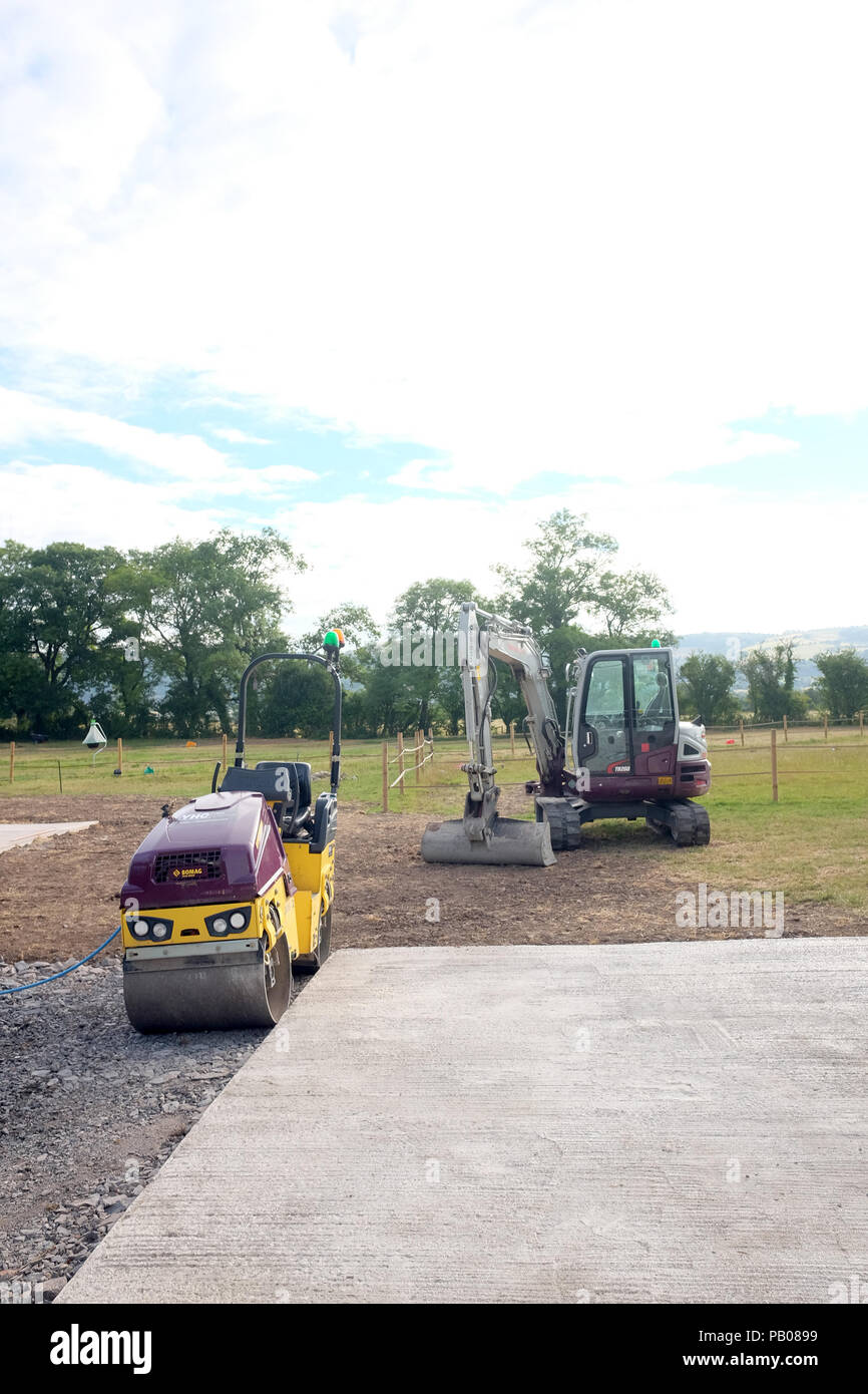 Luglio 2018 - Costruzione impianto su un sito che formano la base del nuovo blocco stabile in un campo rurale nel Somerset. Foto Stock