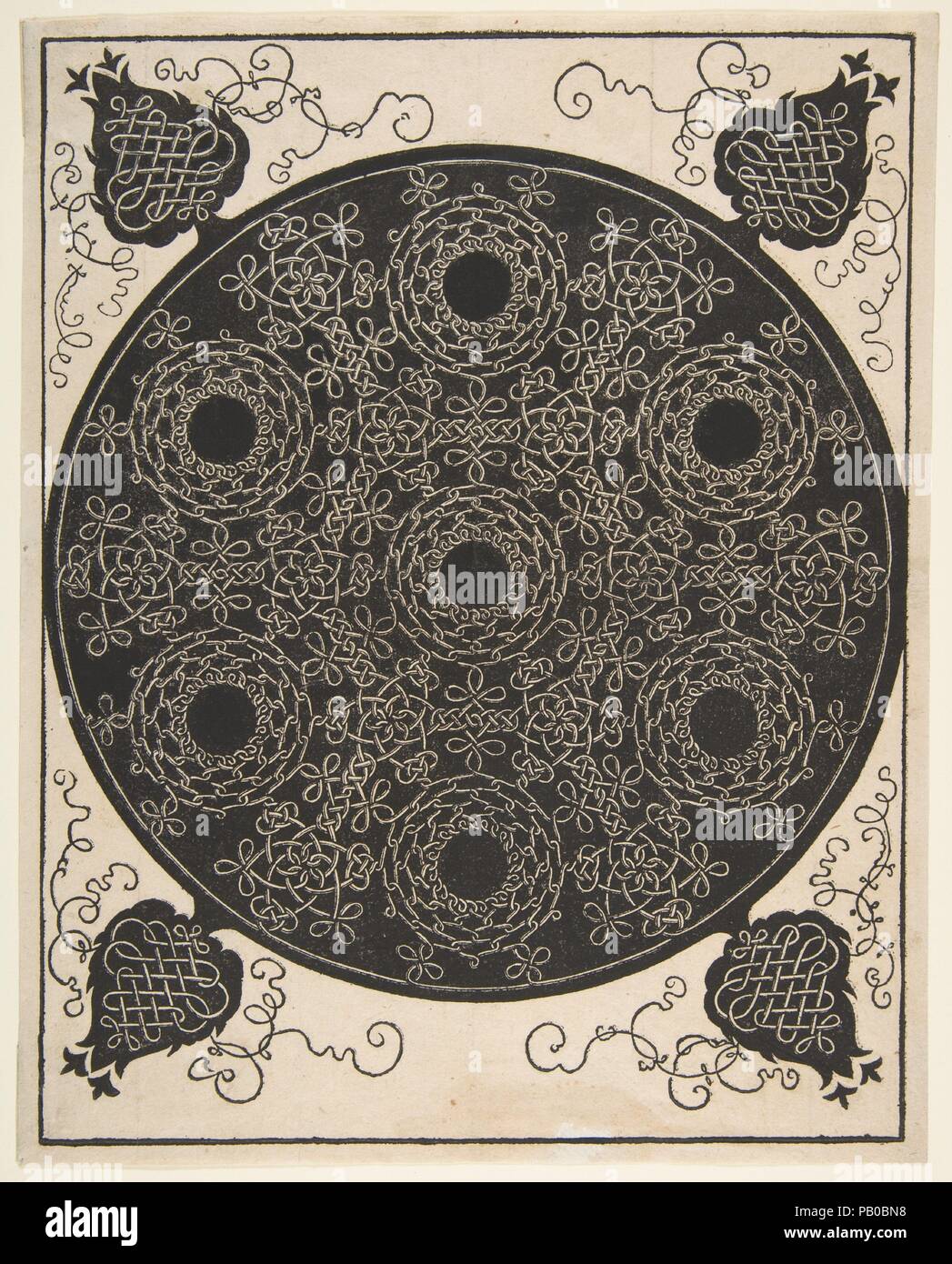 "Il sesto nodo". Roundel interlacciato con sette ghirlande. Artista: Albrecht Dürer (Tedesco, 1471-1528 Norimberga Norimberga); dopo Leonardo da Vinci (italiano, Vinci 1452-1519 Amboise) (o workshop). Dimensioni: foglio: 10 15/16 x 8 11/16 in. (27,8 x 22,1 cm) immagine: 10 1/2 x 8 1/4 in. (26,7 x 21 cm). Data: 1521 prima. Ricamo modello realizzato fino al di fuori del cosiddetto nodo lavoro. Il motivo principale è di forma circolare ed è presentato in bianco su un terreno scuro. La annodato funi o cinghie forma quasi circolare ghirlande: uno al centro e sei ad esso circostante. Su tutti e quattro gli angoli di un altro, a forma di foglie, ornam Foto Stock "Il sesto nodo". Roundel interlacciato con sette ghirlande. Artista: Albrecht Dürer (Tedesco, 1471-1528 Norimberga Norimberga); dopo Leonardo da Vinci (italiano, Vinci 1452-1519 Amboise) (o workshop). Dimensioni: foglio: 10 15/16 x 8 11/16 in. (27,8 x 22,1 cm) immagine: 10 1/2 x 8 1/4 in. (26,7 x 21 cm). Data: 1521 prima. Ricamo modello realizzato fino al di fuori del cosiddetto nodo lavoro. Il motivo principale è di forma circolare ed è presentato in bianco su un terreno scuro. La annodato funi o cinghie forma quasi circolare ghirlande: uno al centro e sei ad esso circostante. Su tutti e quattro gli angoli di un altro, a forma di foglie, ornam Foto Stock