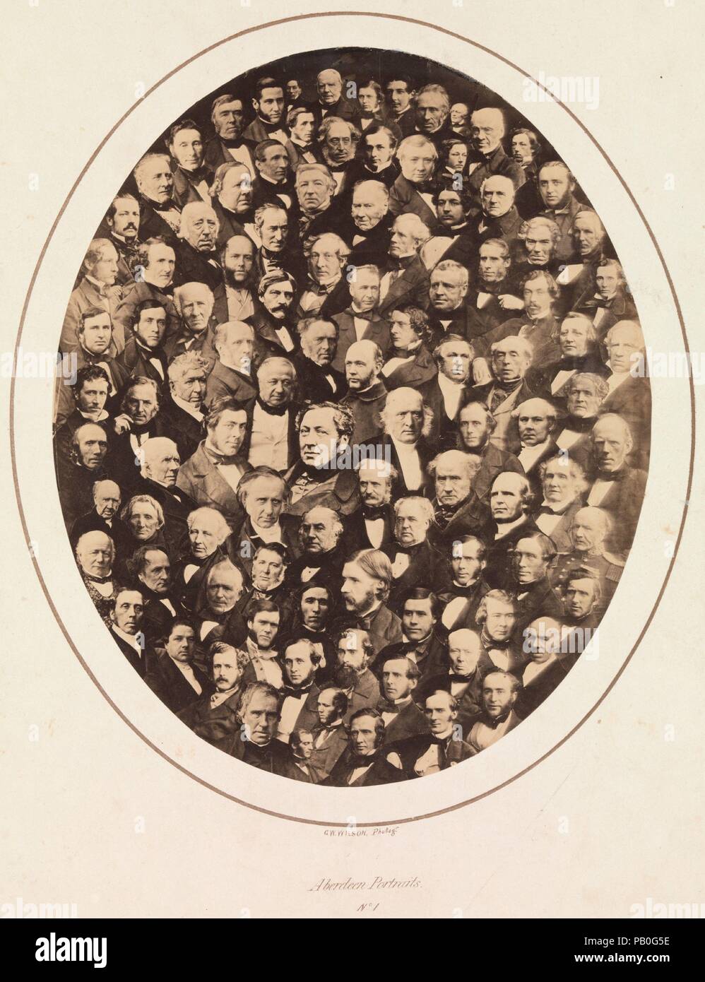 Ritratti di Aberdeen n. 1. Artista: George Washington Wilson (British, Grampian (Baffshire), Scozia 1823-1893 Abedeen, Scozia). Dimensioni: Immagine: 21,3 x 17,2 cm (8 3/8 x 6 3/4 in.). Montaggio: 37,7 x 30 cm (14 13/16 x 11 13/16 in.) telaio: 43,2 x 35,6 cm (17 x 14 in.). Data: 1857. Come leader di ritrattista di Aberdeen, Scozia, Wilson ha avuto sul file centinaia di negativi della città professional elite. Su suggerimento del suo amico George Walker, un libraio, Wilson tagliare e incollare una selezione di capi in verticale in un ovale stretto, posizionando le più grandi e importanti figure a Foto Stock