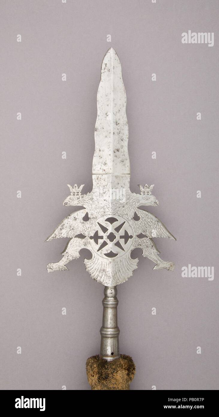 Partigiano cerimoniale della Guardia Svizzera del Principe Elettore di Sassonia. Cultura: tedesco, Sassonia. Dimensioni: L. 84 3/8 in. (214.3 cm); L. di testa 14 a. (35,6 cm); W. 7 1/2 in. (19,1 cm); Wt. 5 lbs. 15,9 oz. 2718.7 (g). Data: 1725-1814. Museo: Metropolitan Museum of Art di New York, Stati Uniti d'America. Foto Stock